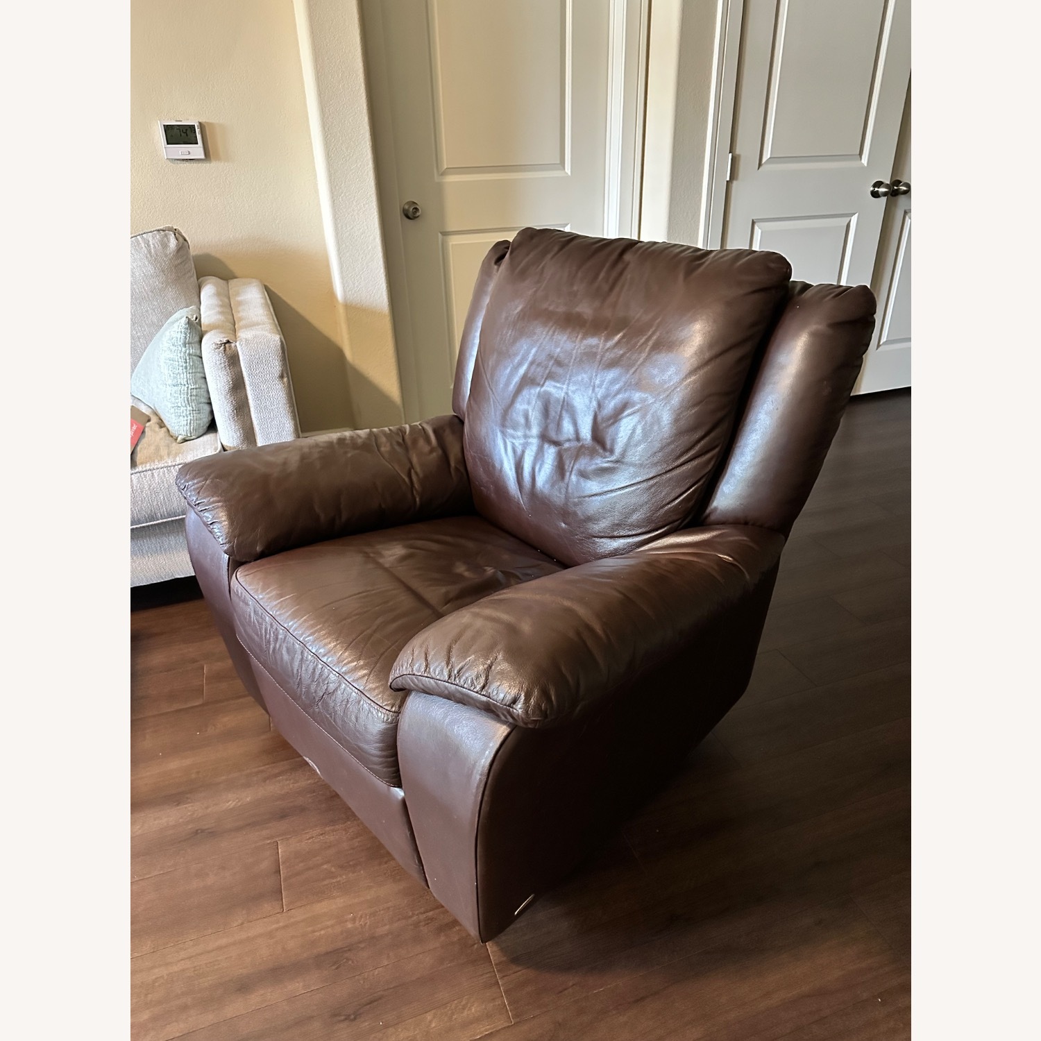  Comfortable One-Seater Recliner – Brown Leather - image-2