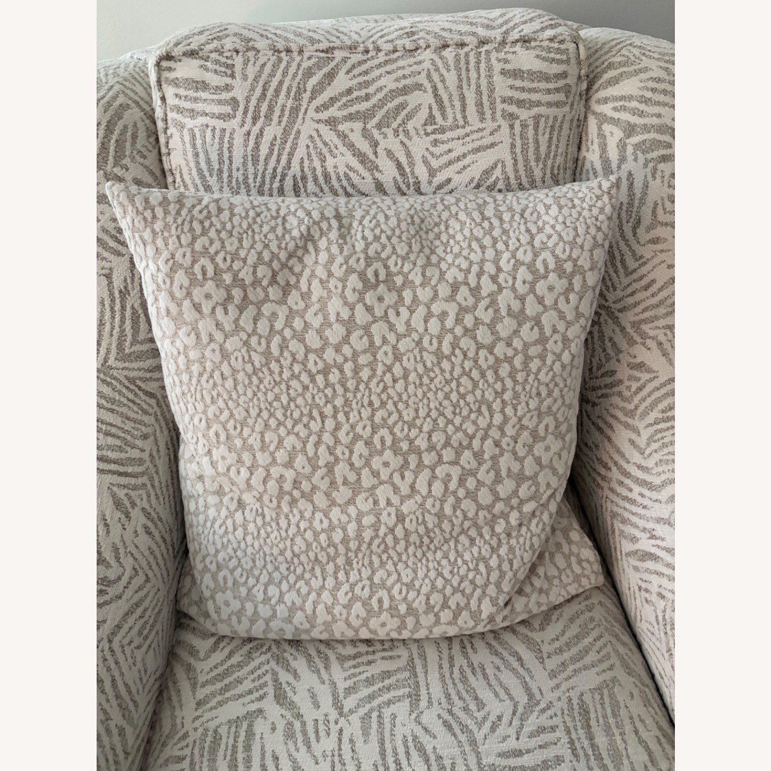 Vanguard Nicholas Barrel Back Chair - image-5