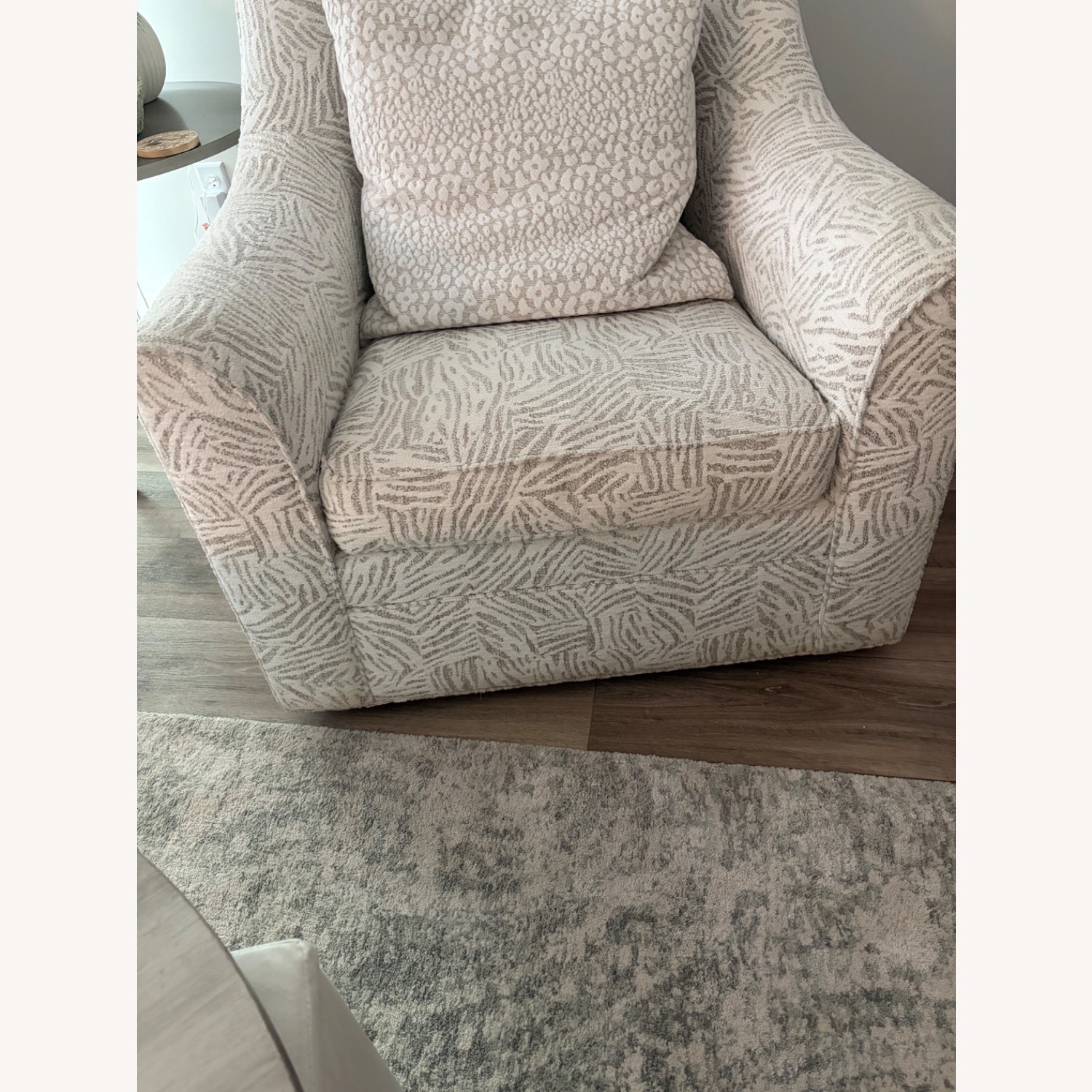 Vanguard Nicholas Barrel Back Chair - image-4