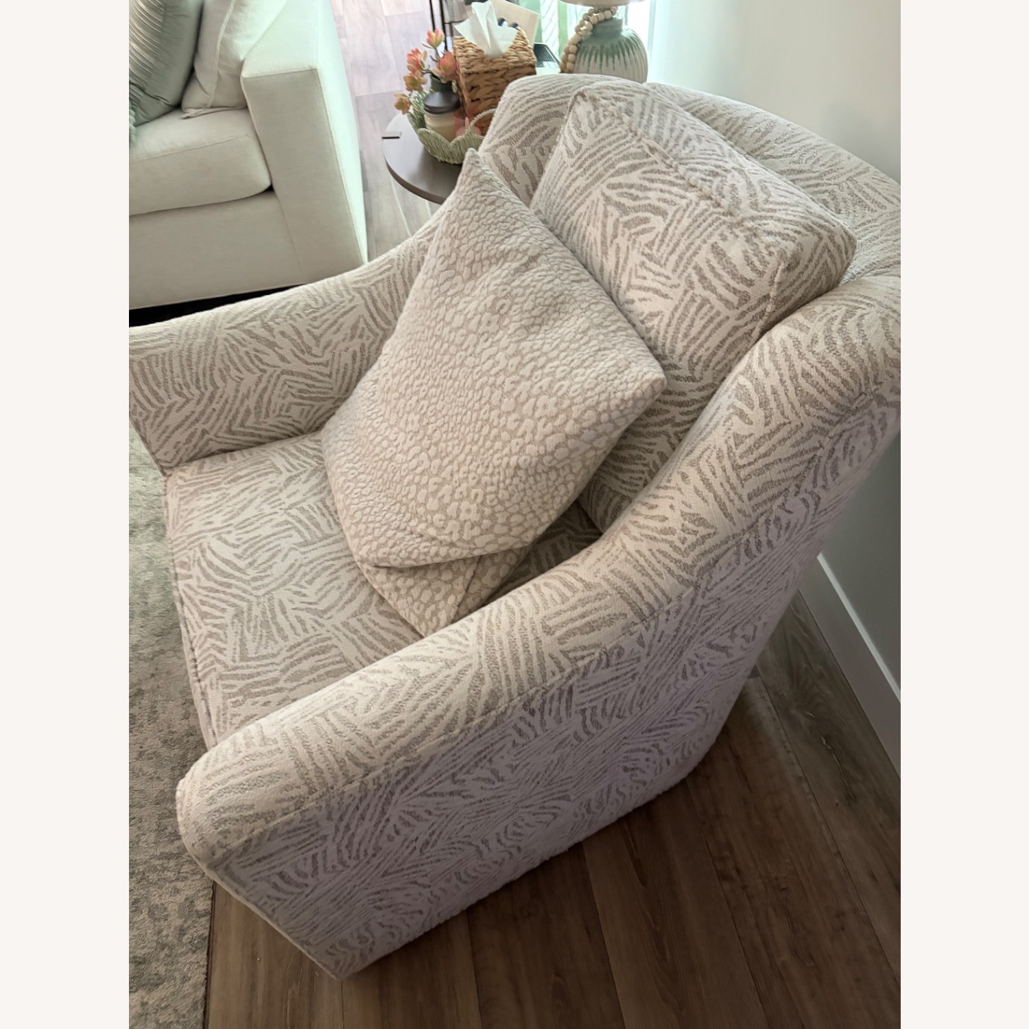 Vanguard Nicholas Barrel Back Chair - image-8