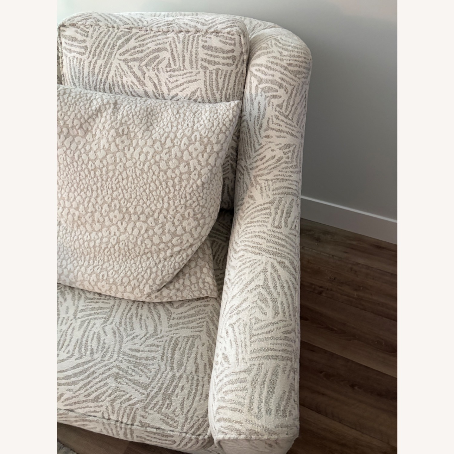 Vanguard Nicholas Barrel Back Chair - image-6