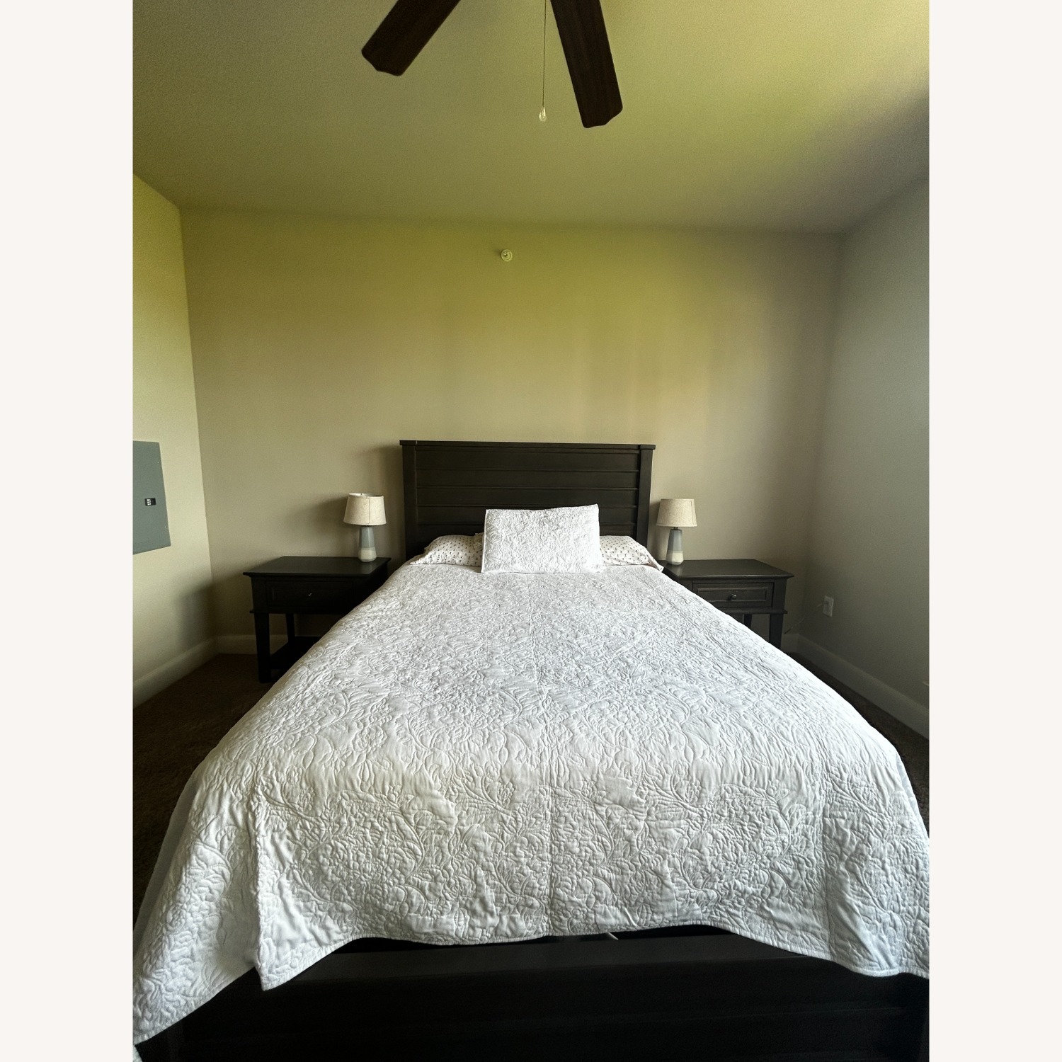 Rooms To Go Darby Brook Queen Bed - image-1