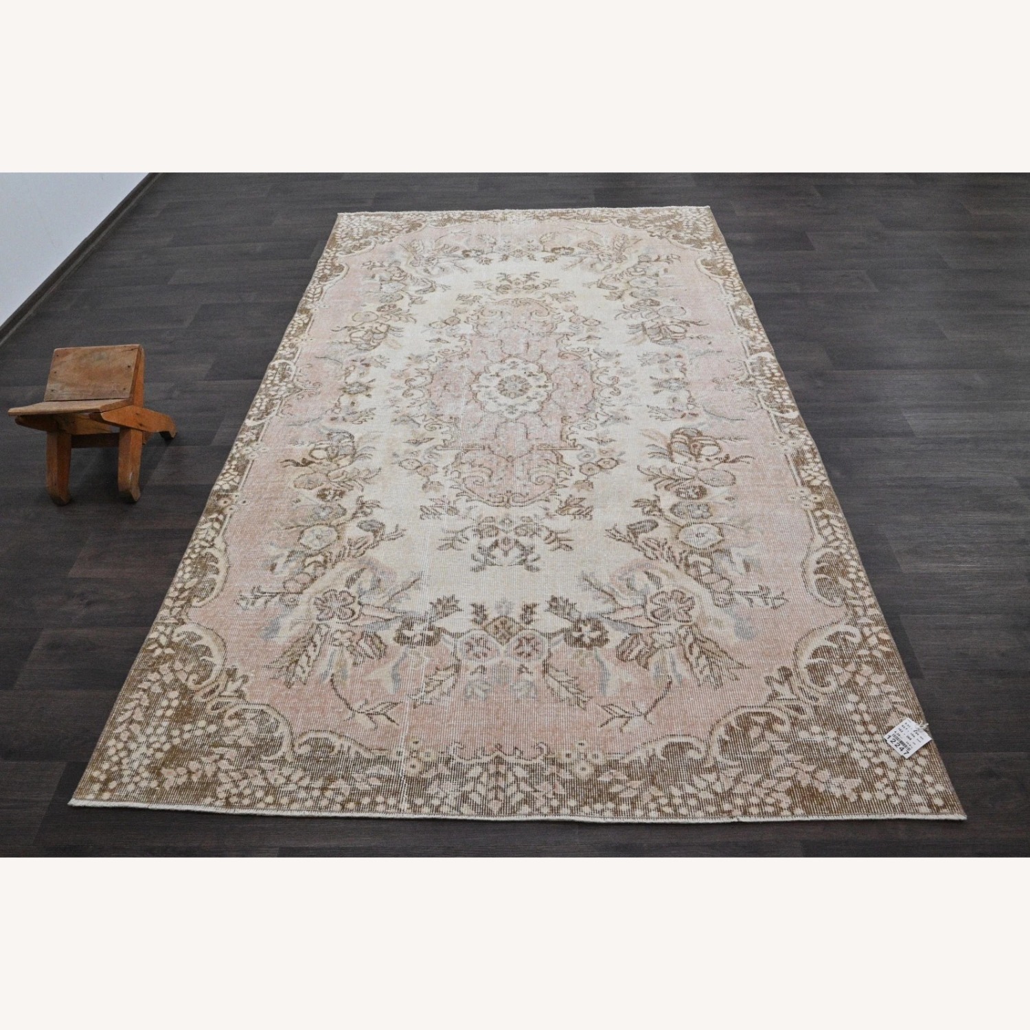 Vintage/Antique Area Rug 5.5' x 8.8' - image-2