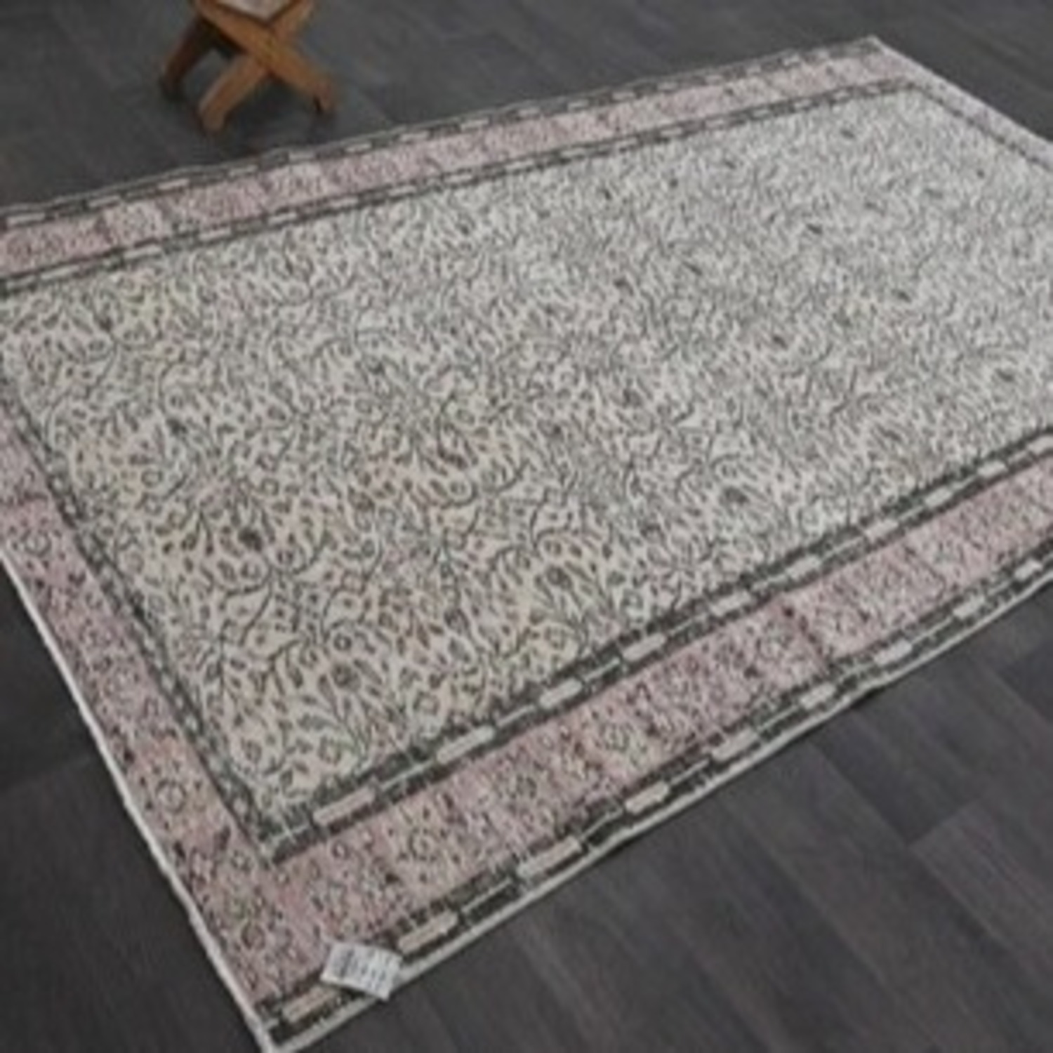 Vintage/Antique Area Rug 5.6' x 8.8' - image-1