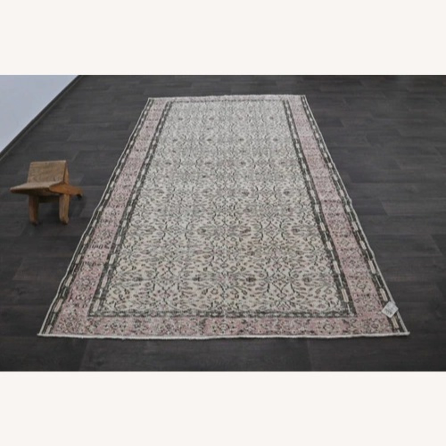 Vintage/Antique Area Rug 5.6' x 8.8' - image-2