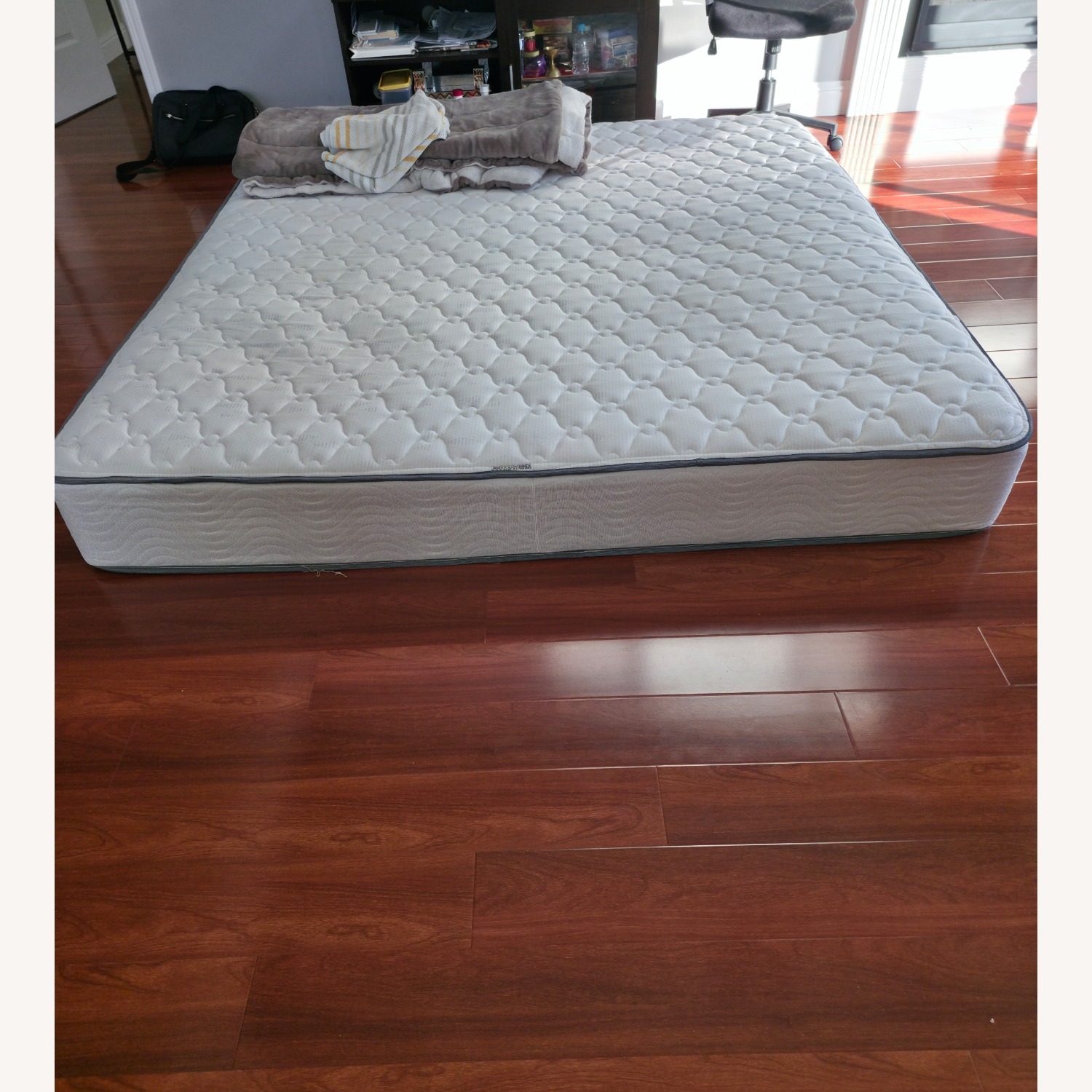 White King Bed - image-3