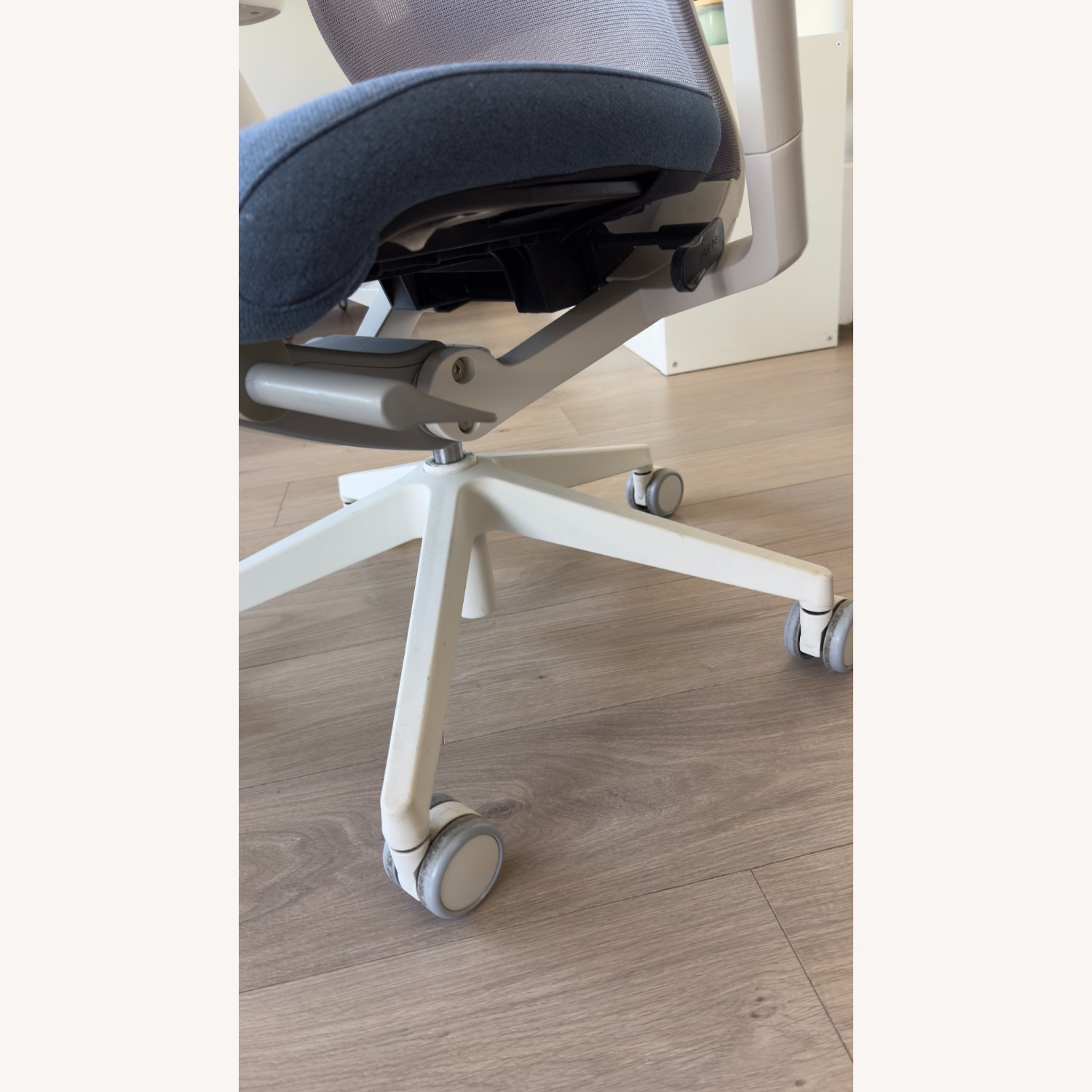 Sidz White and Blue Fabric Office Chair - image-4