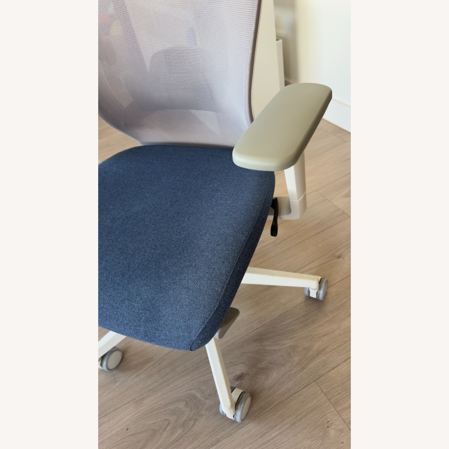 Sidz White and Blue Fabric Office Chair - image-5