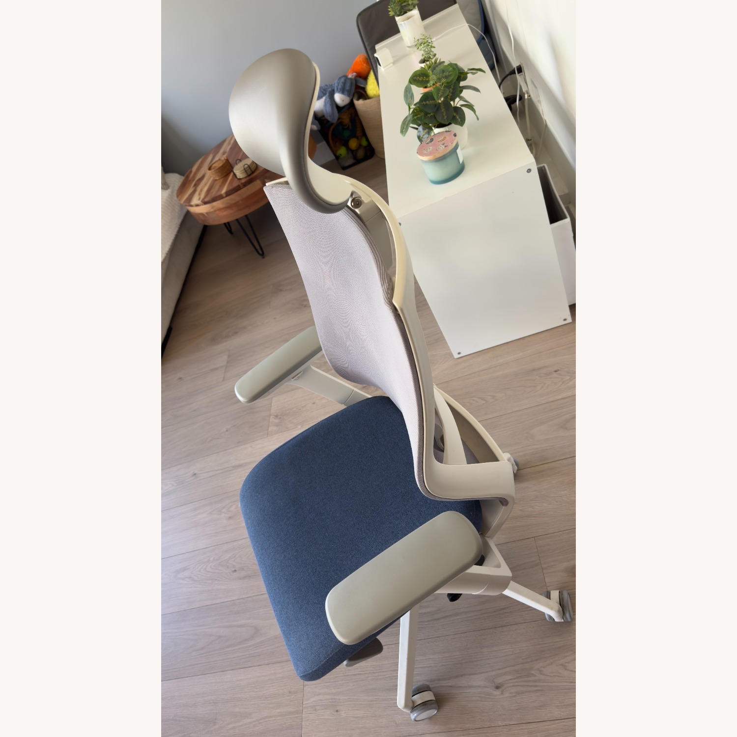 Sidz White and Blue Fabric Office Chair - image-9