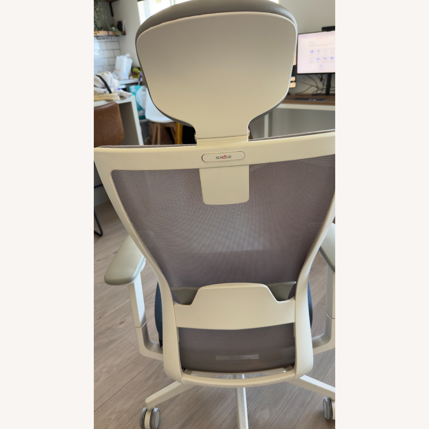 Sidz White and Blue Fabric Office Chair - image-10