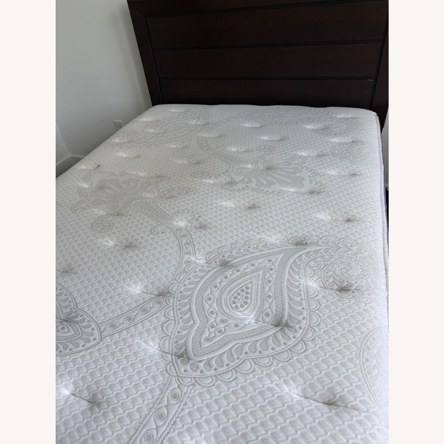 Perfect Starter Bed for Your Space - image-4