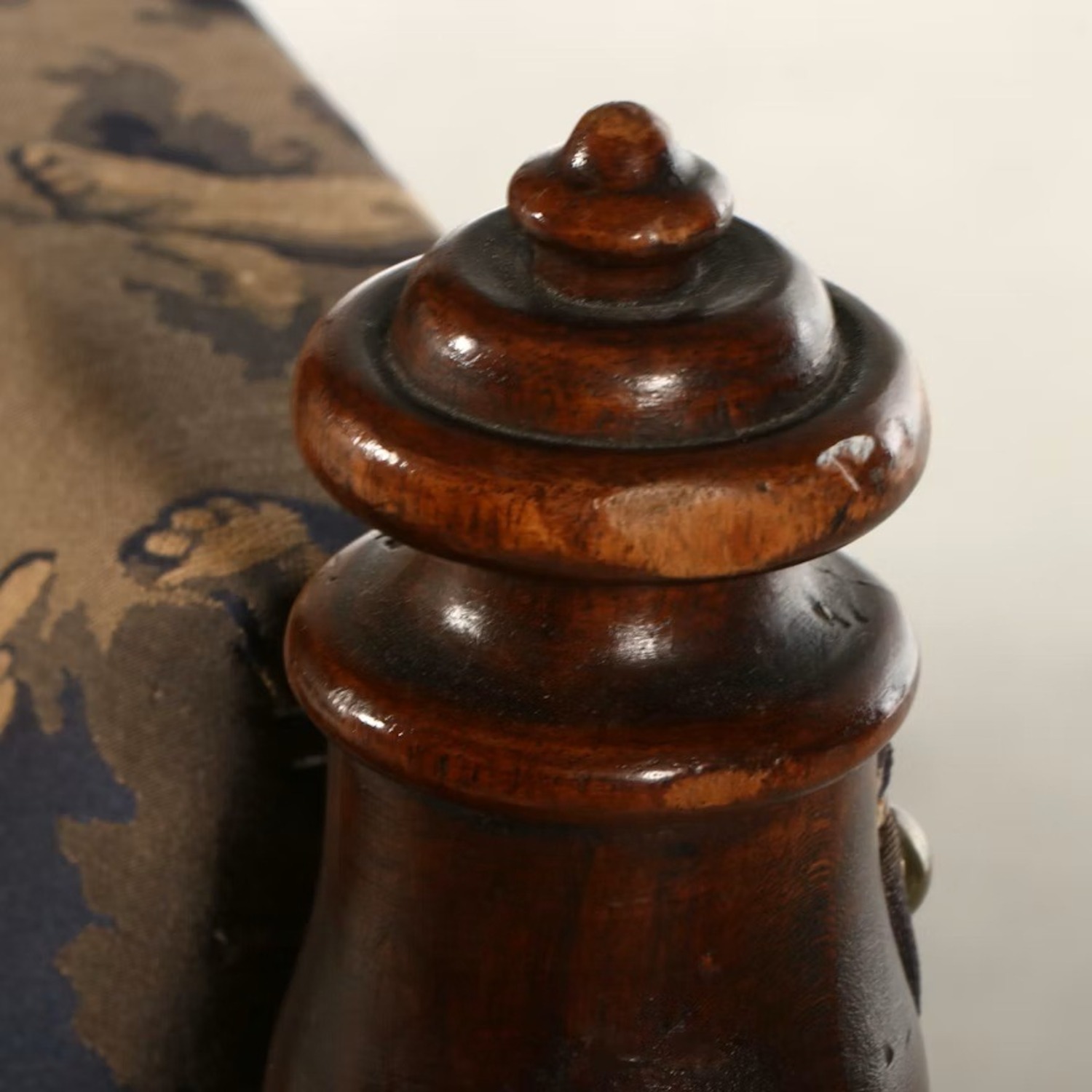 Vintage/Antique 3+ Seater Sofa - image-8