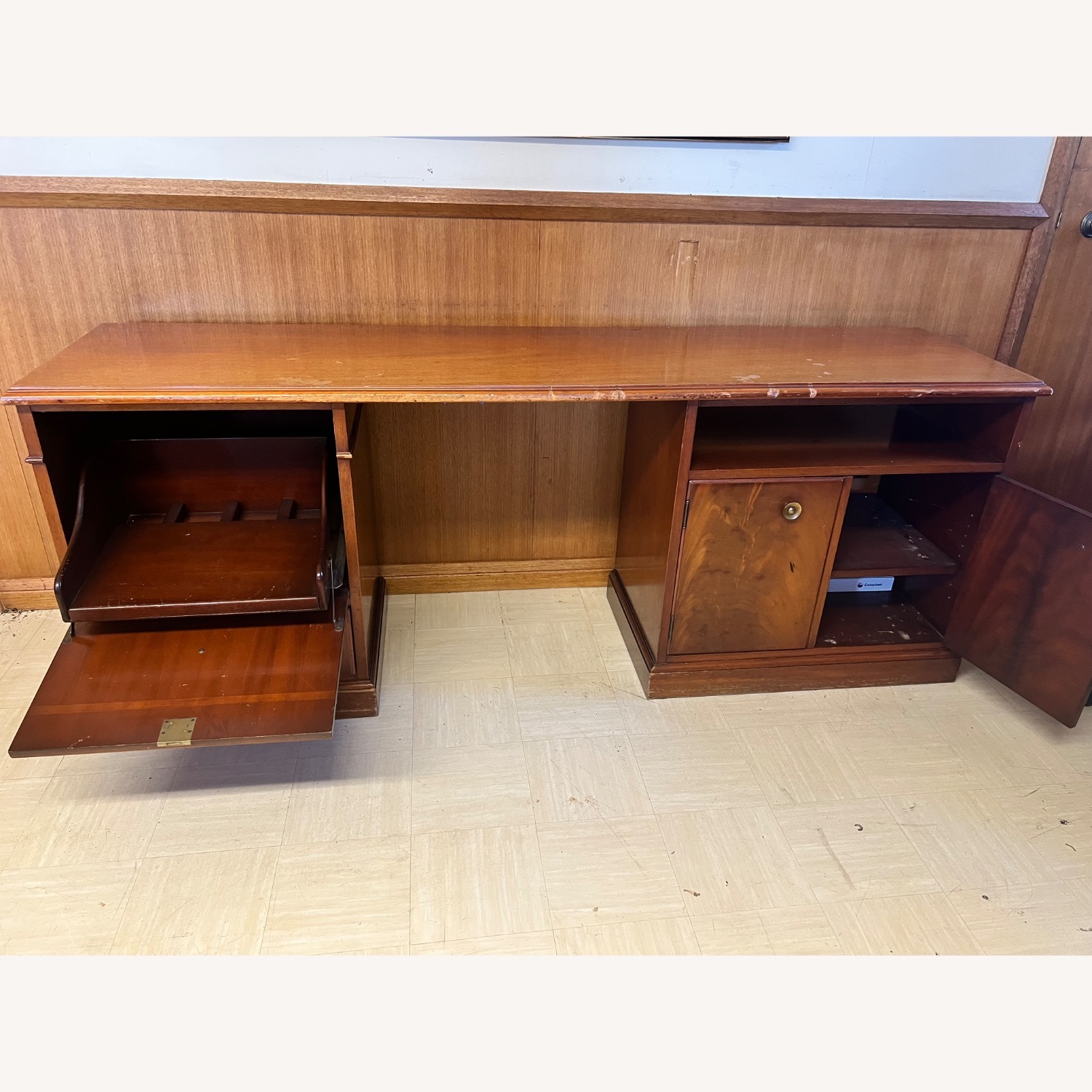 Vintage/Antique Find Light Brown Wood Side Table - image-5