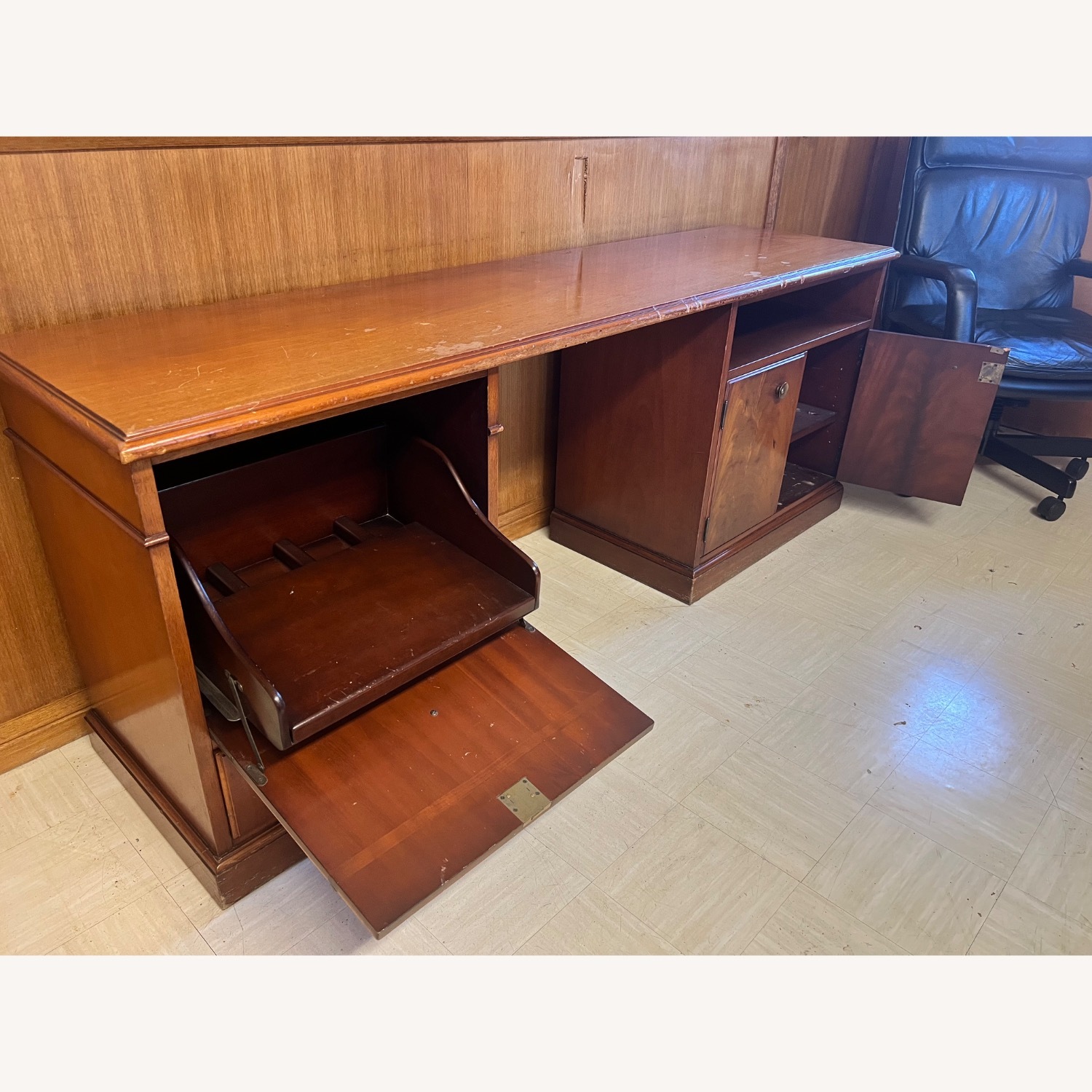 Vintage/Antique Find Light Brown Wood Side Table - image-4