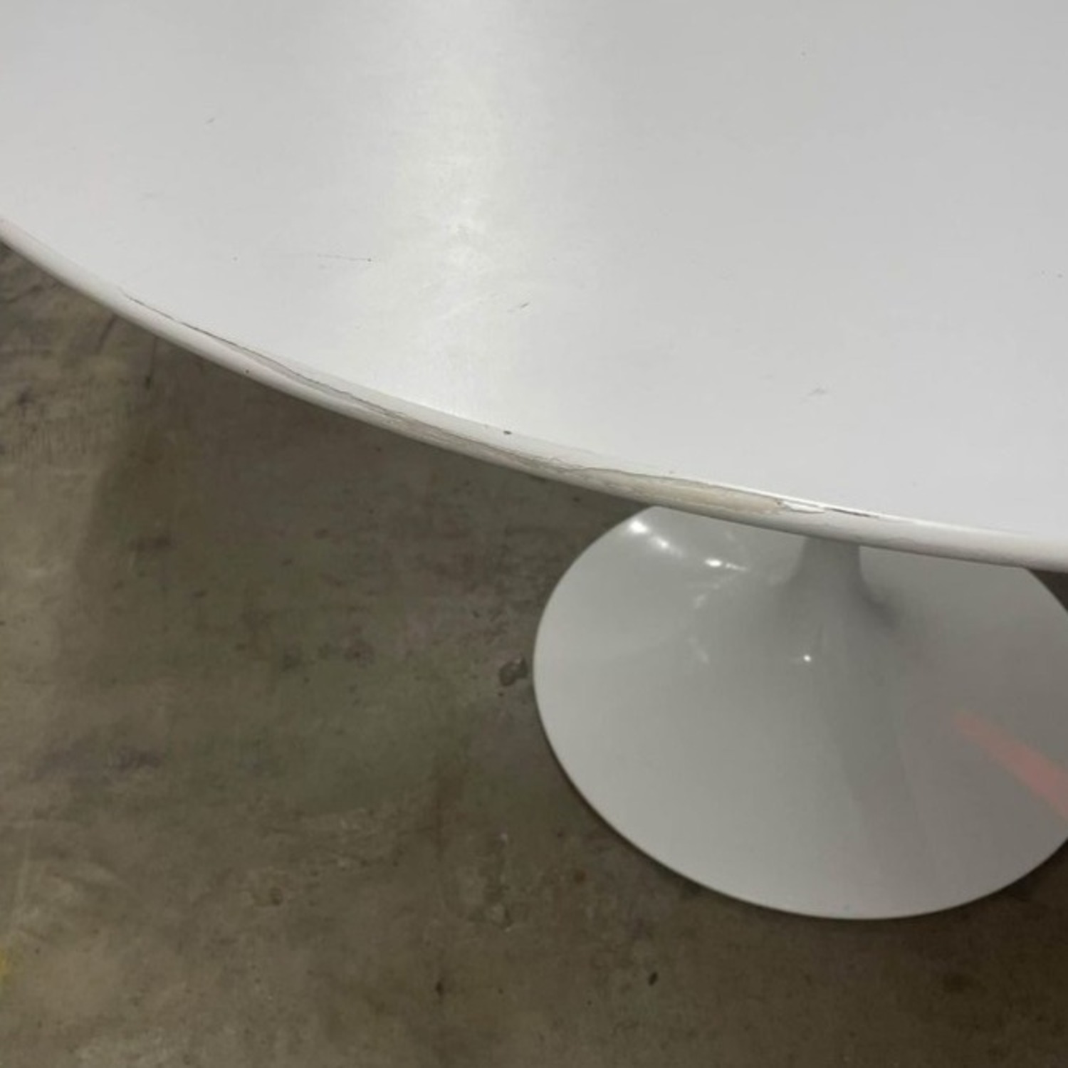 Knoll Saarinen Round Dining Table 47" White - image-5