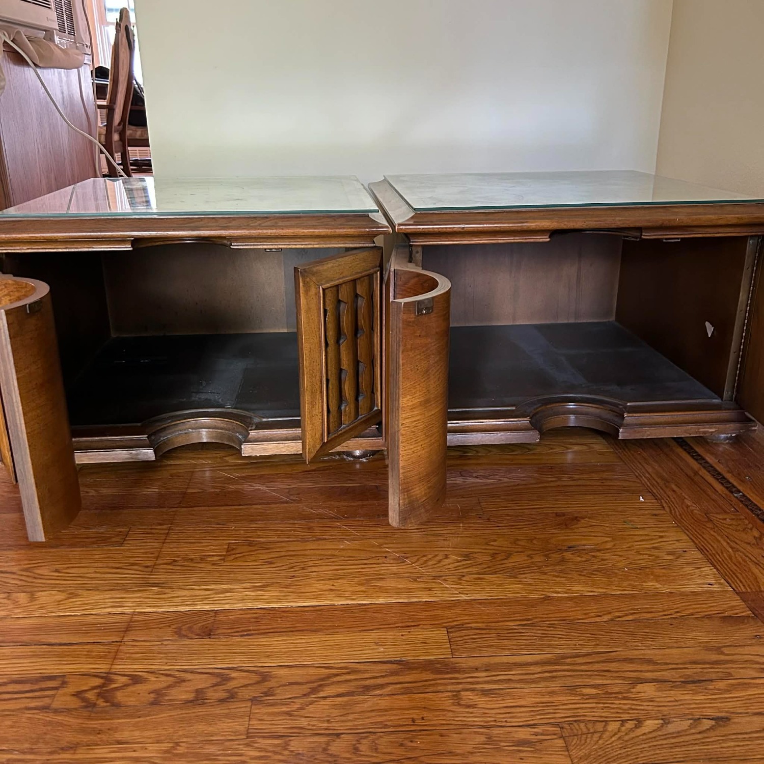 Pair of Vintage End Tables - image-4