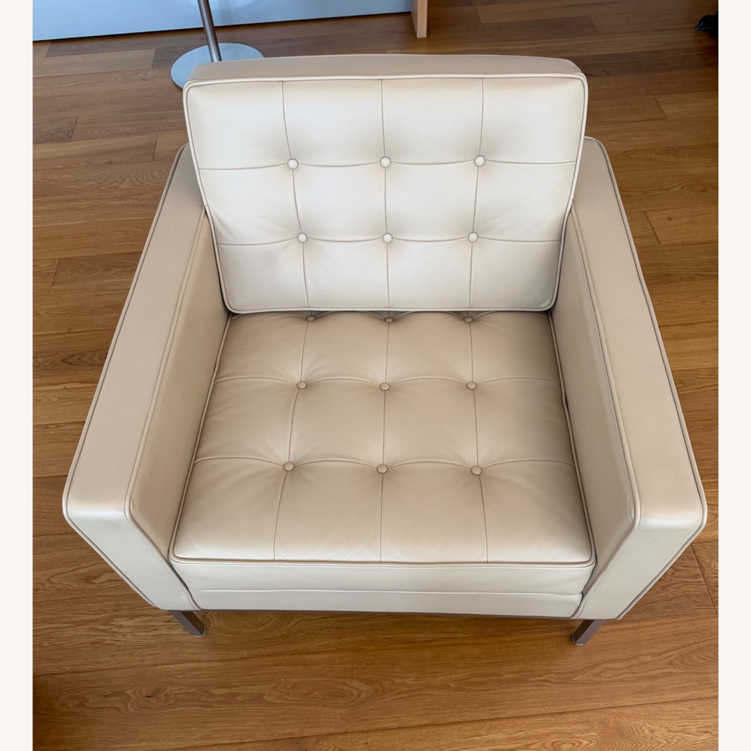 Florence Knoll Lounge Chair ( Beige / Satin )  - image-1