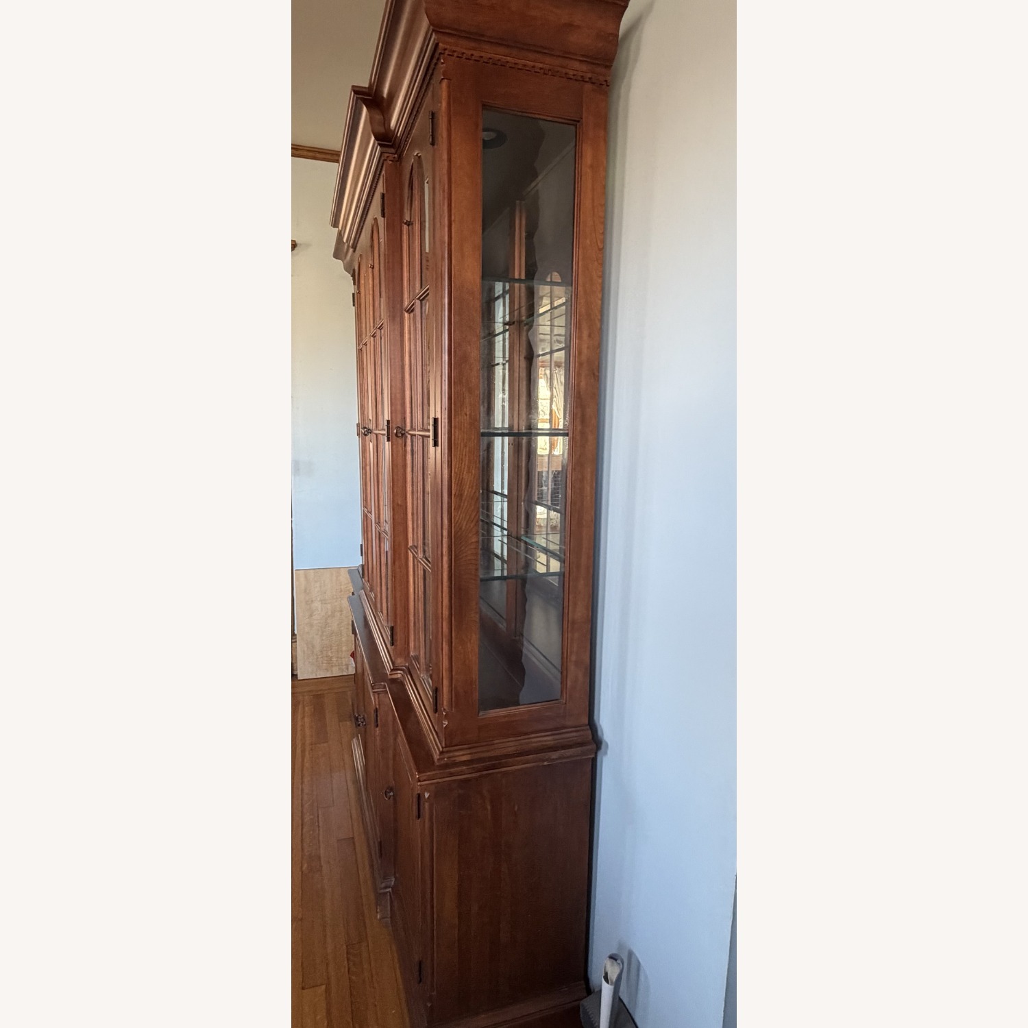 Lexington Furniture China Cabinet - image-5