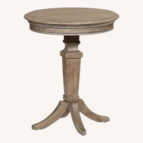 Used Haverty's  Beckley Chairside Table for sale on AptDeco