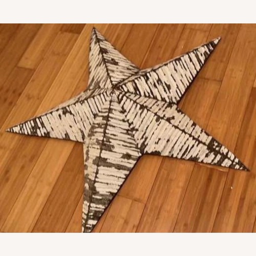 Used White Metal Barn Star Décor for sale on AptDeco