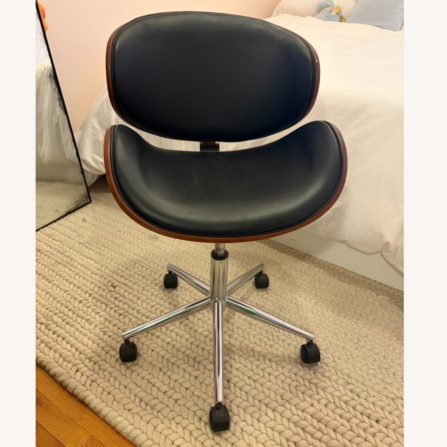 Black Polyurethane Office Chair - image-1