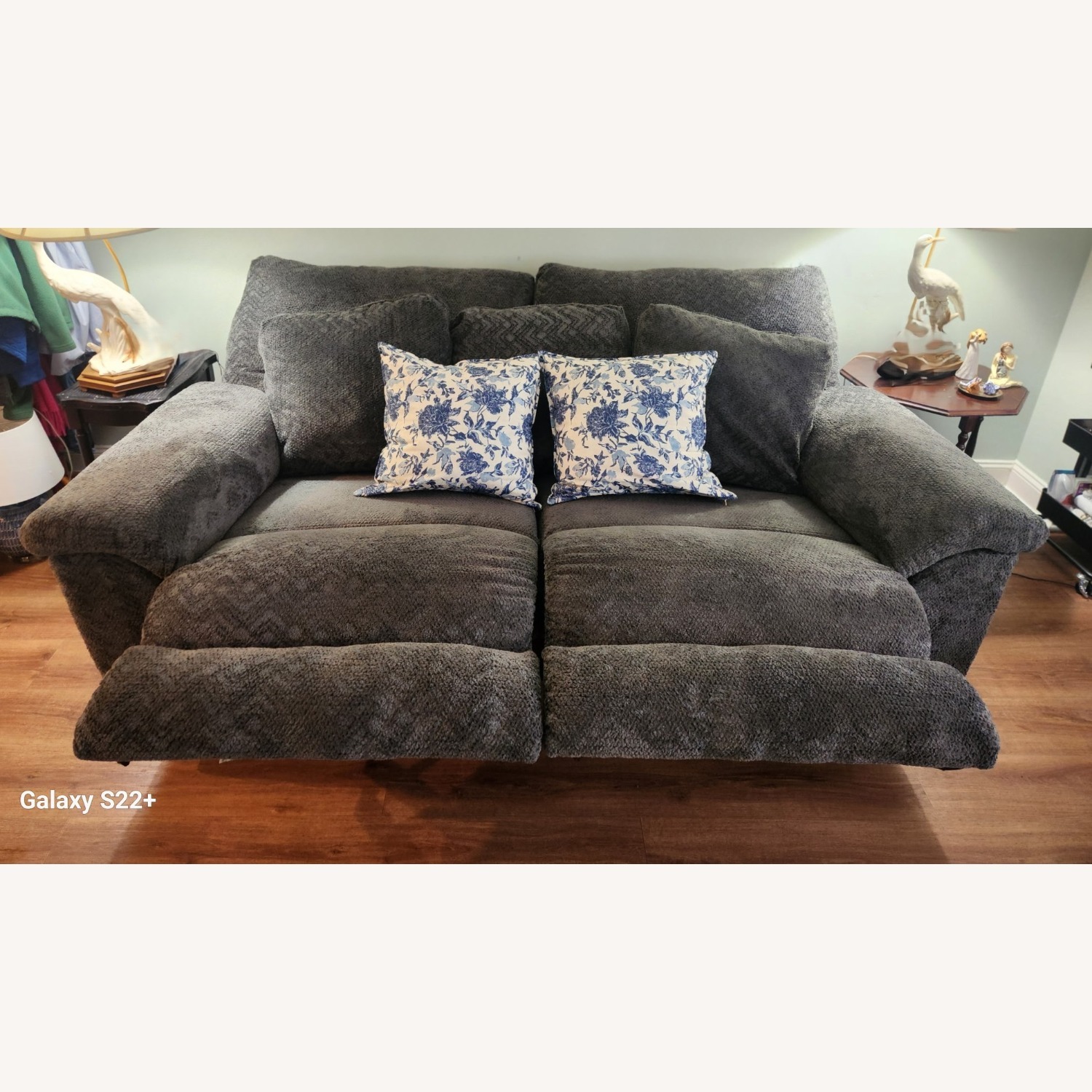 Loveseat with Dual Recliner Motion - image-3