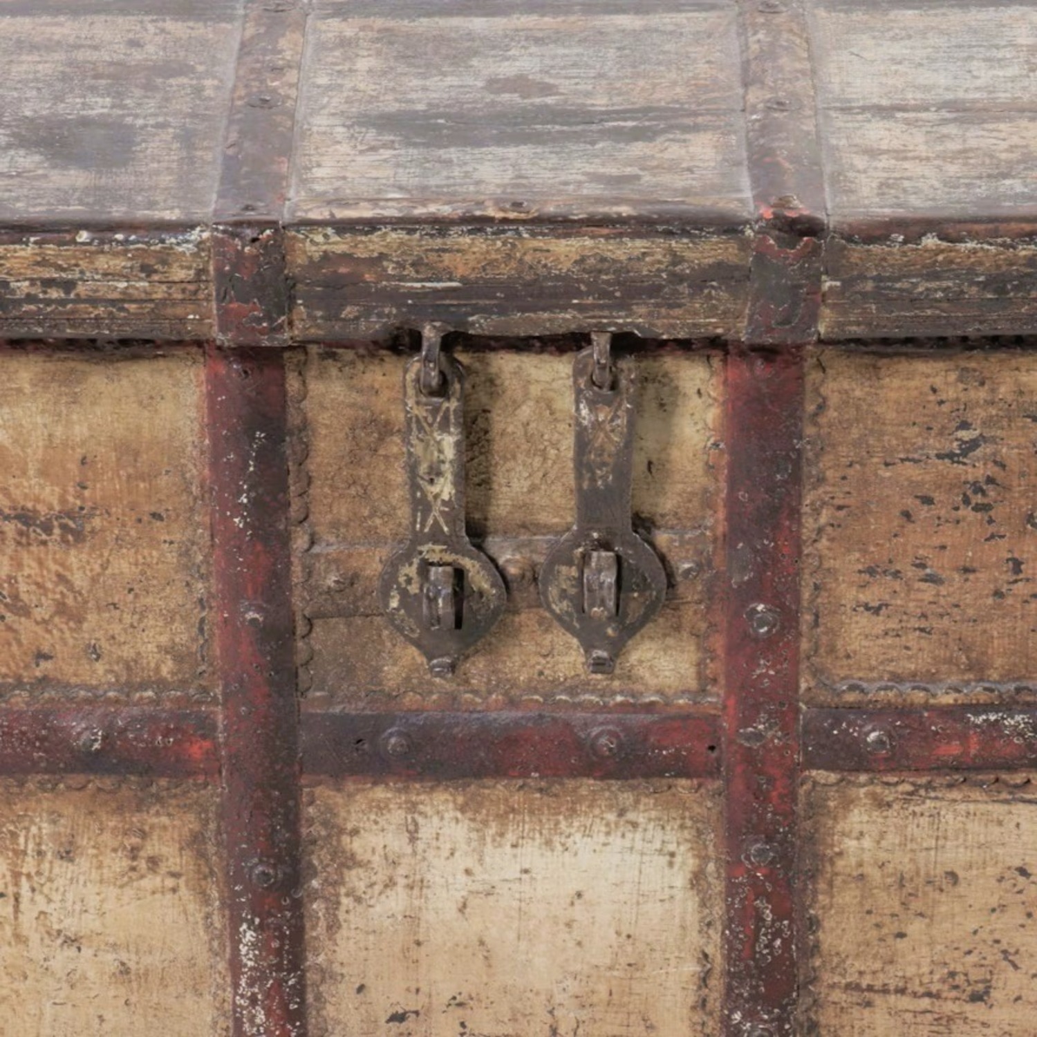 19th c. Indian Wedding Chest / Trunk - image-4