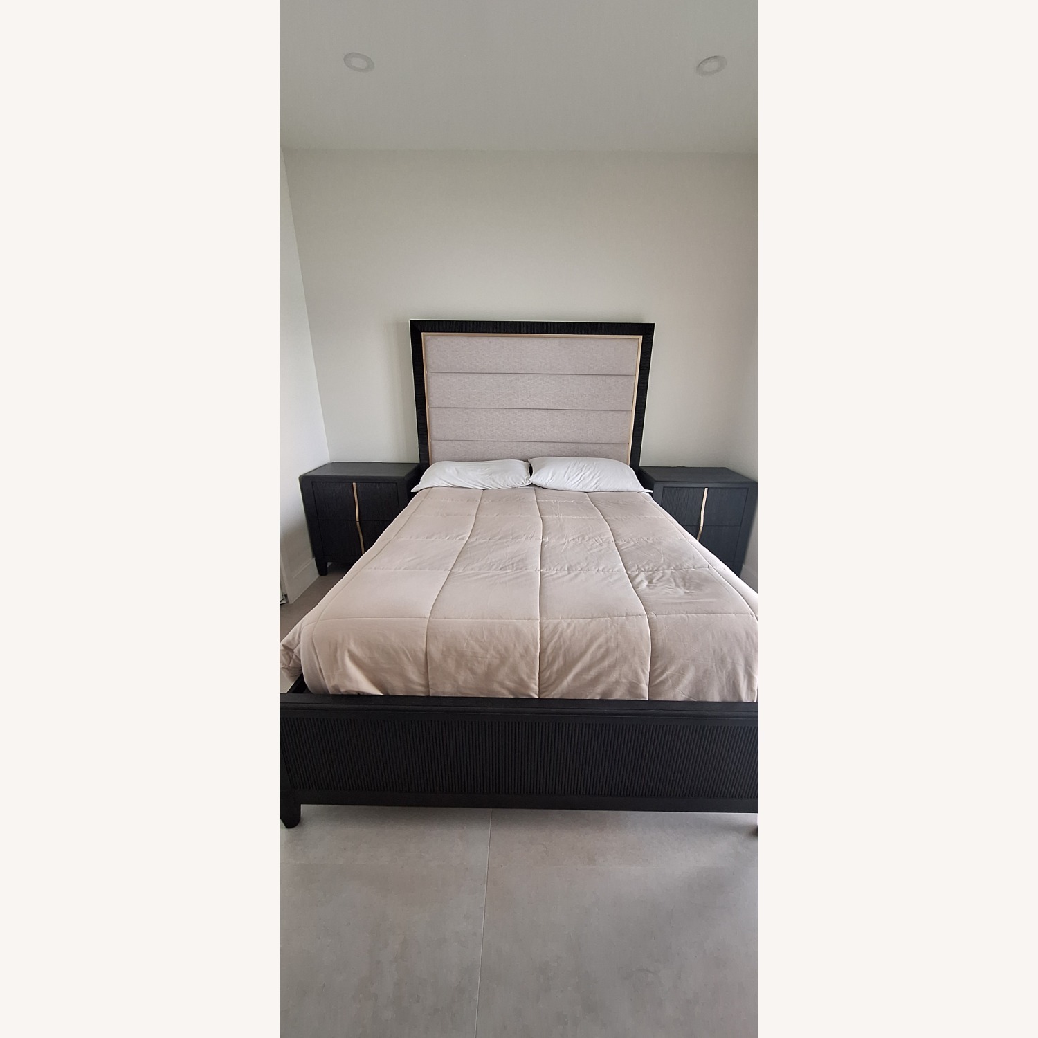 Pulaski Furniture Upholstered Queen Bed   - image-8