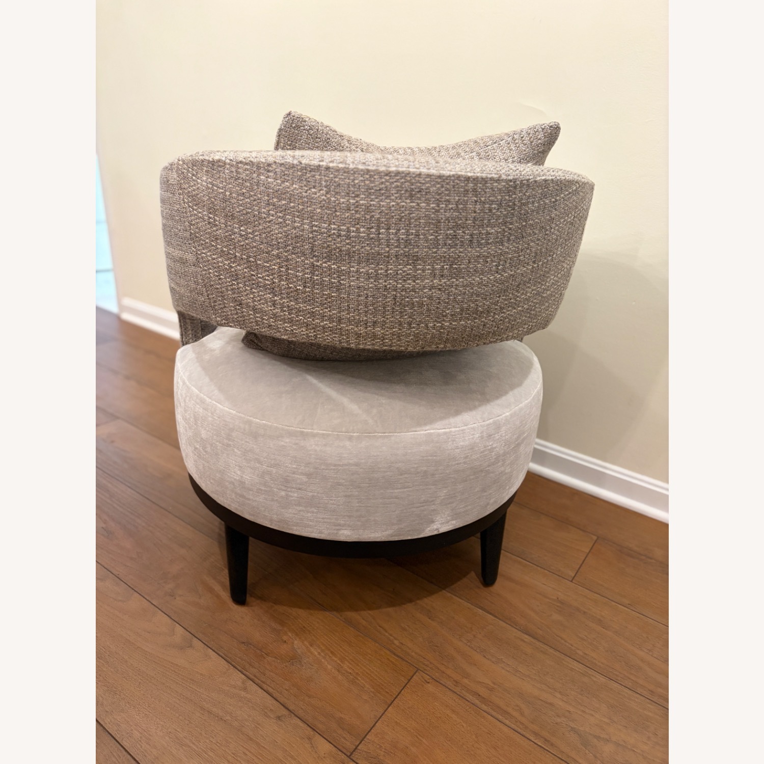 Adriana Hoyos Bolero 300 Armchair - image-6