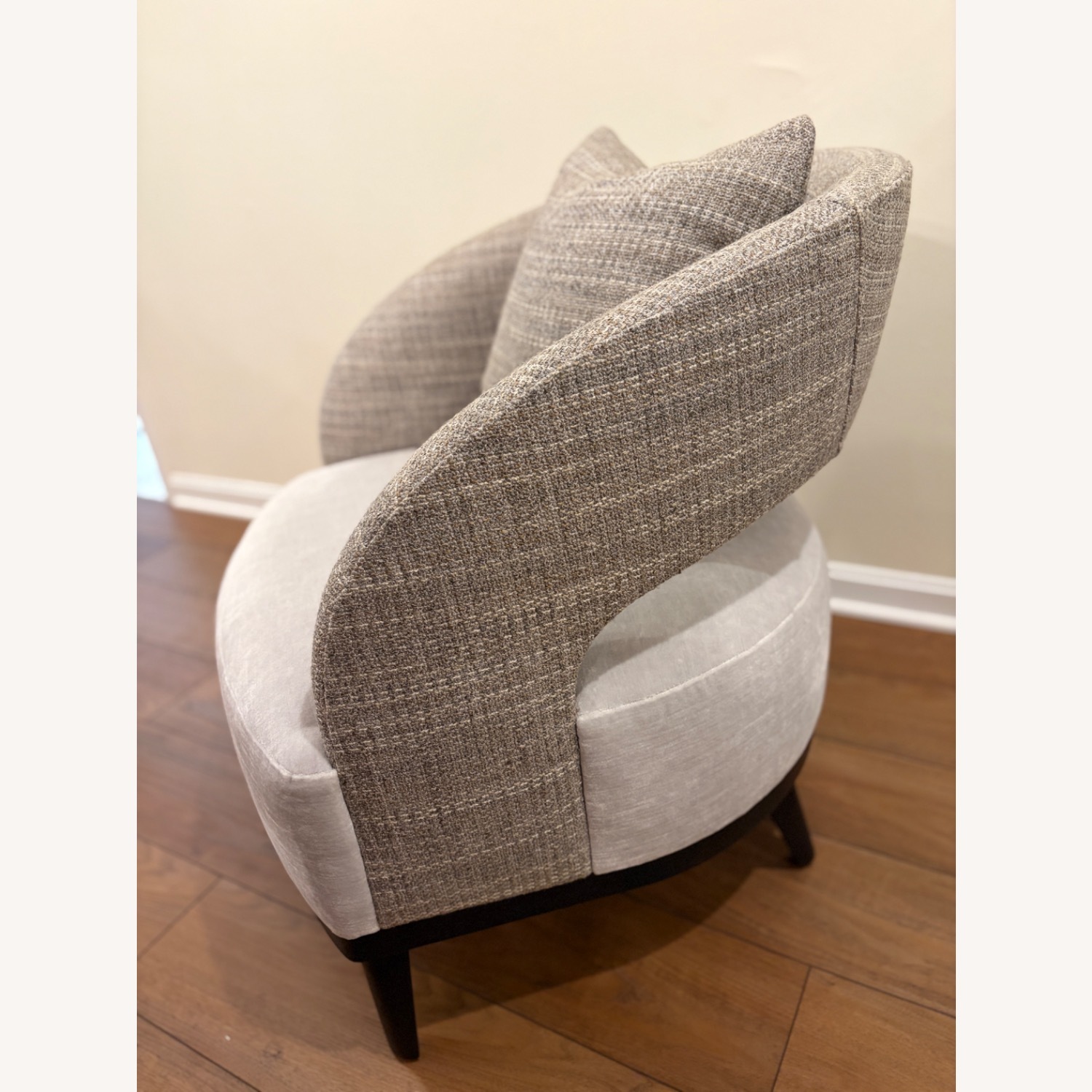 Adriana Hoyos Bolero 300 Armchair - image-7