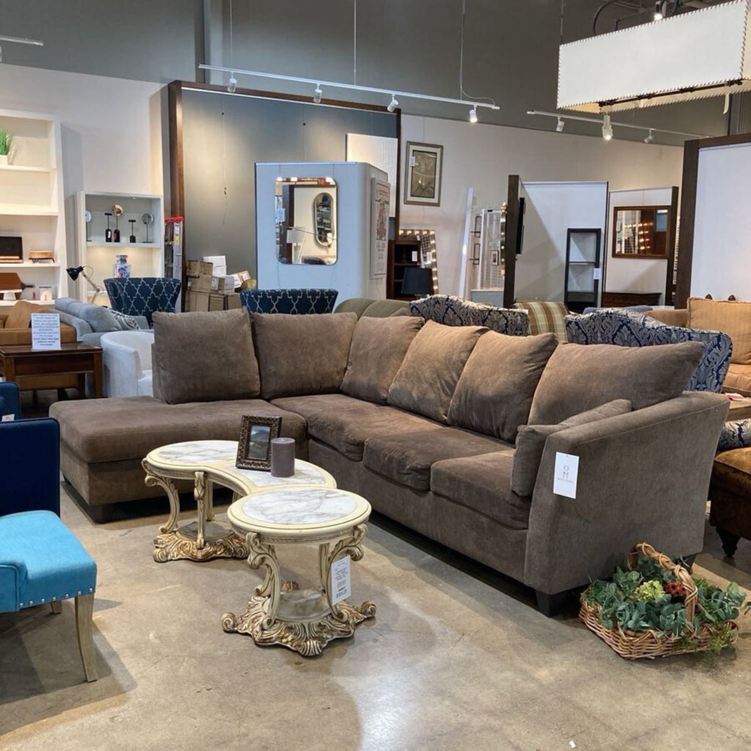 Minhas 2-Piece Sectional Brown - image-3