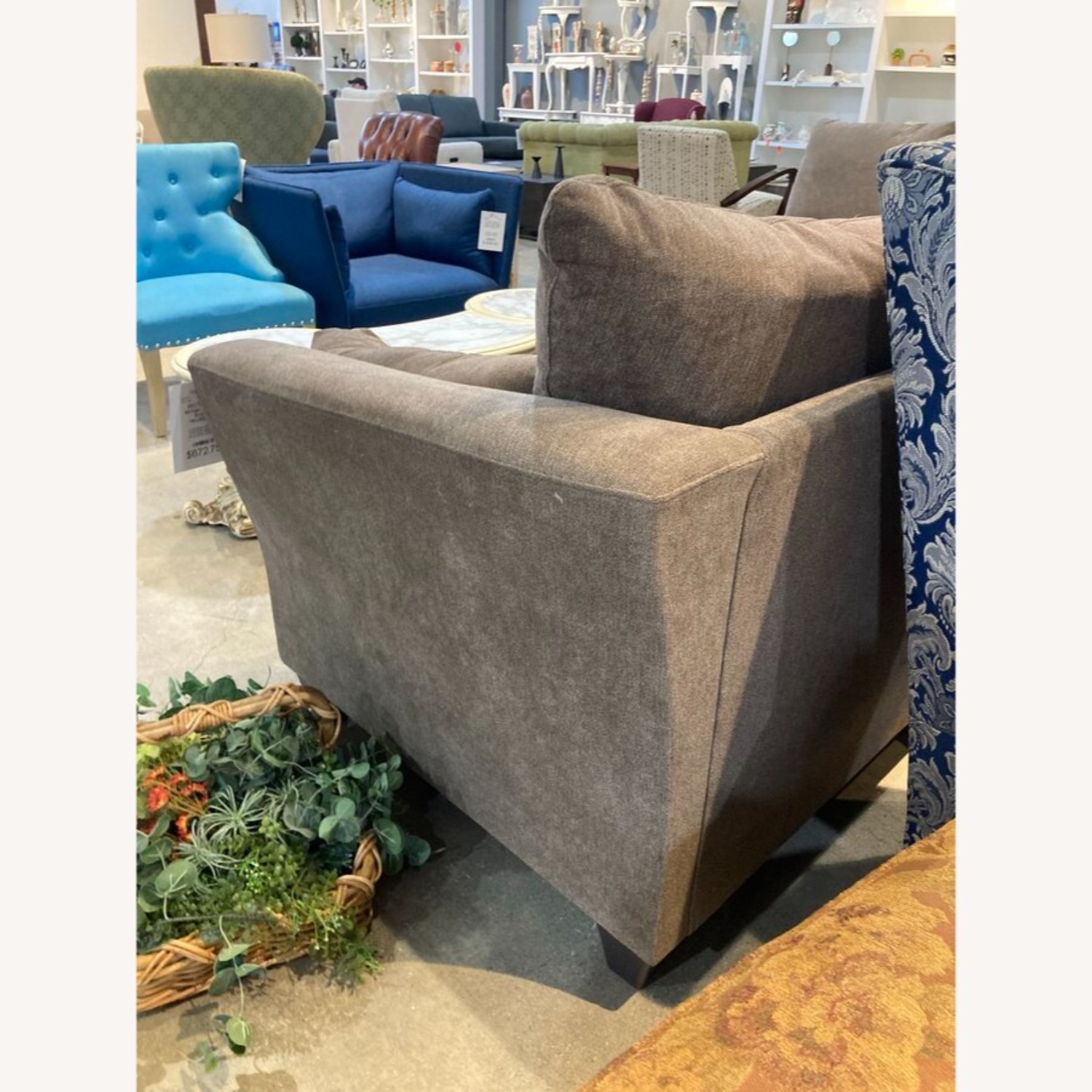 Minhas 2-Piece Sectional Brown - image-8