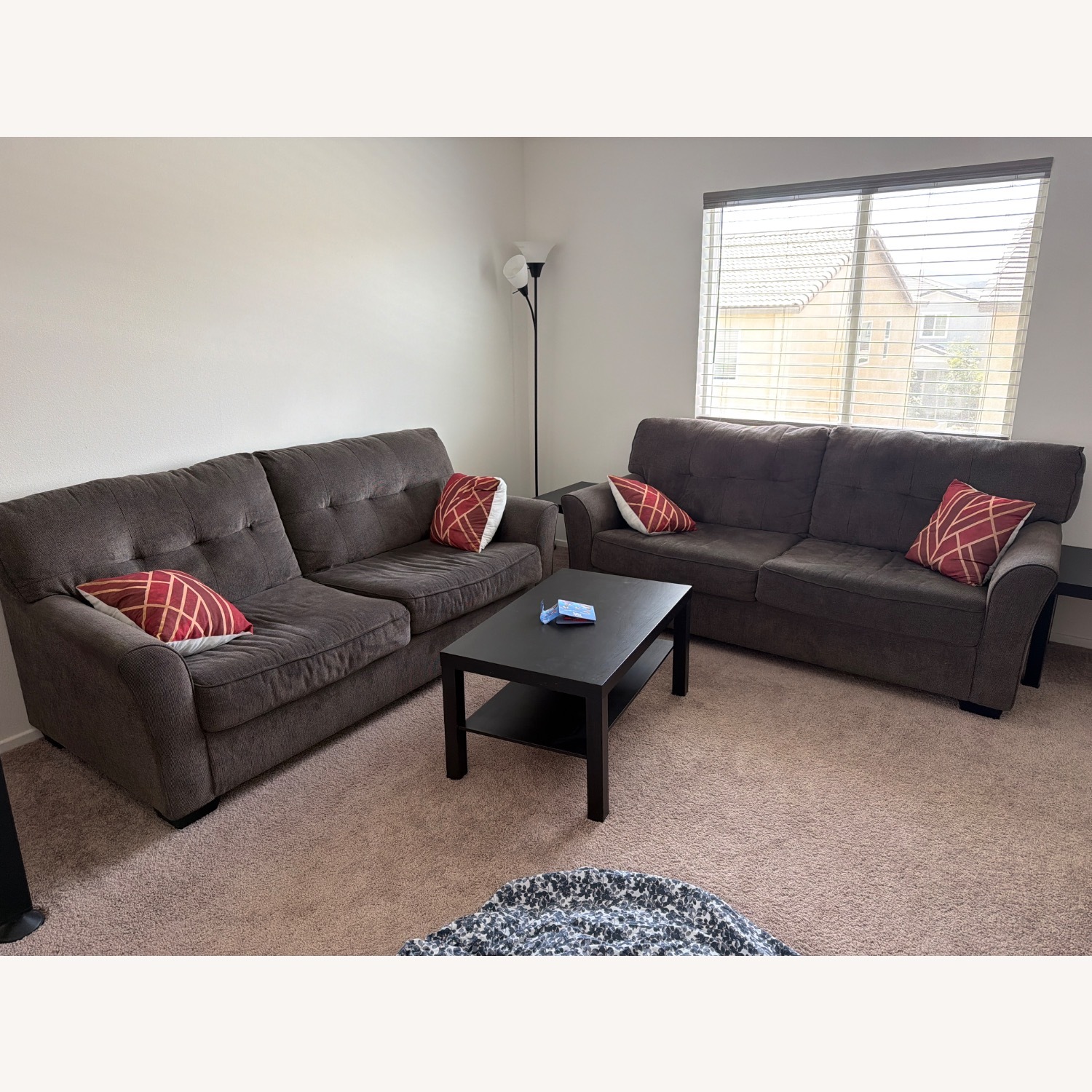 2 Set Sofa - image-1