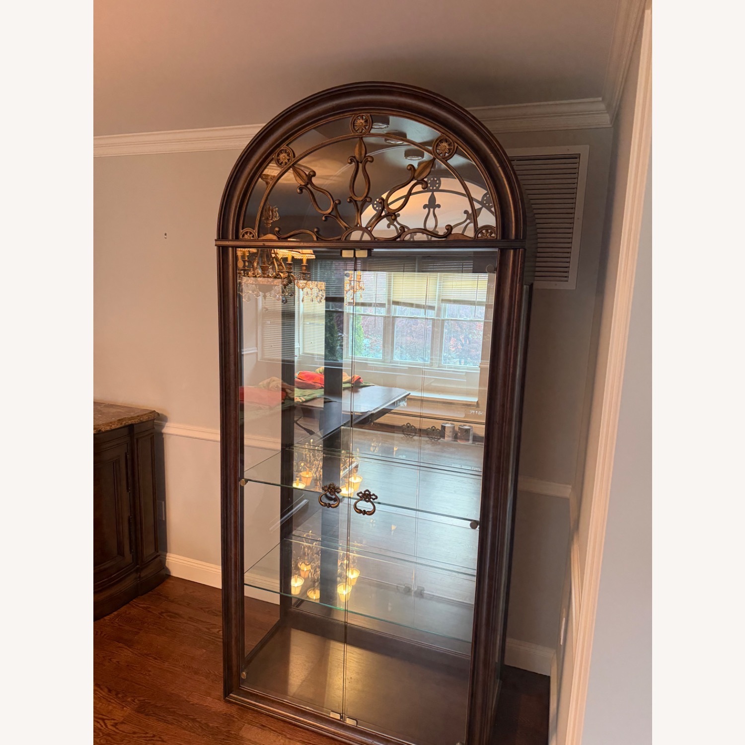 Thomasville Curio Cabinet/Etagere - image-5