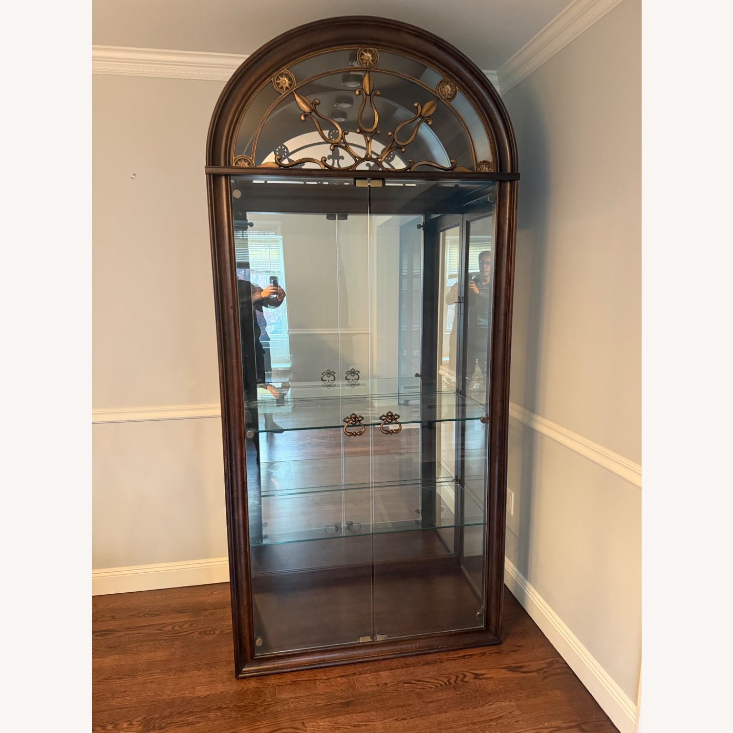 Thomasville Curio Cabinet/Etagere - image-1