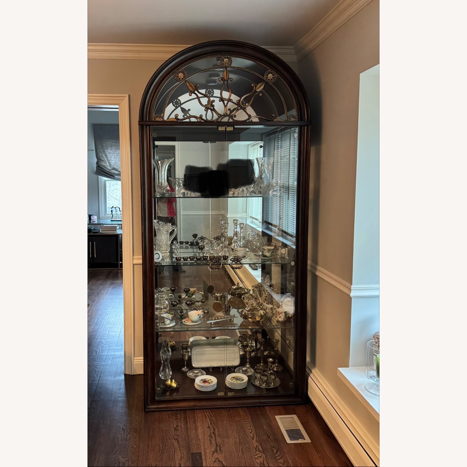 Thomasville Curio Cabinet/Etagere - image-6