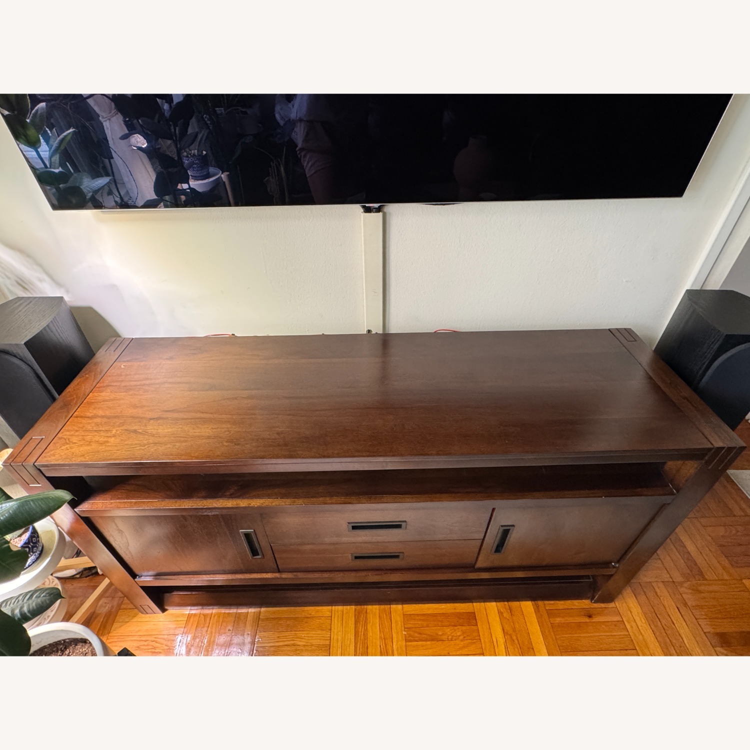 Raymour & Flanigan "Del Mar" TV Console - image-2