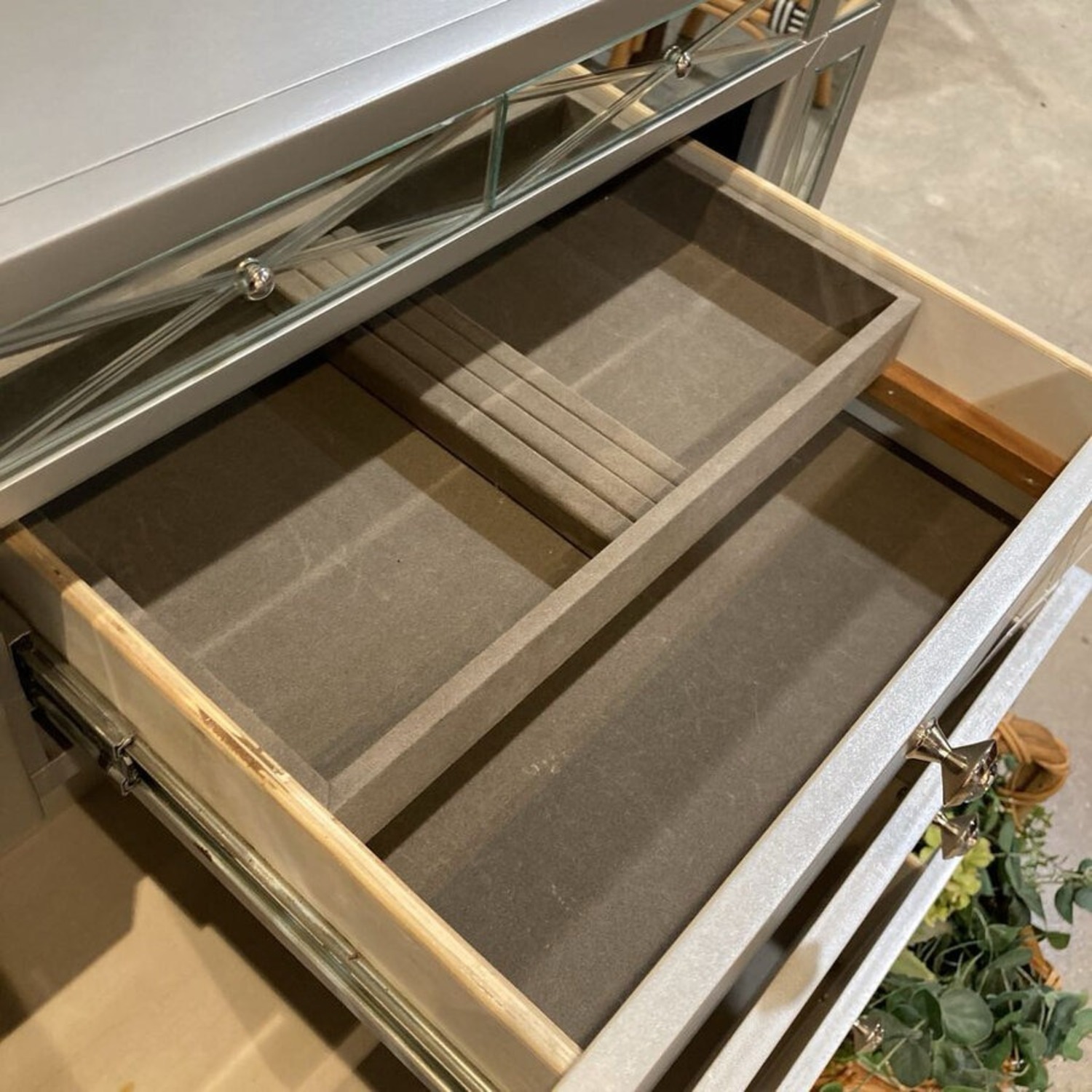 Coaster Leighton Metallic Mercury 7-Drawer Dresser - image-7