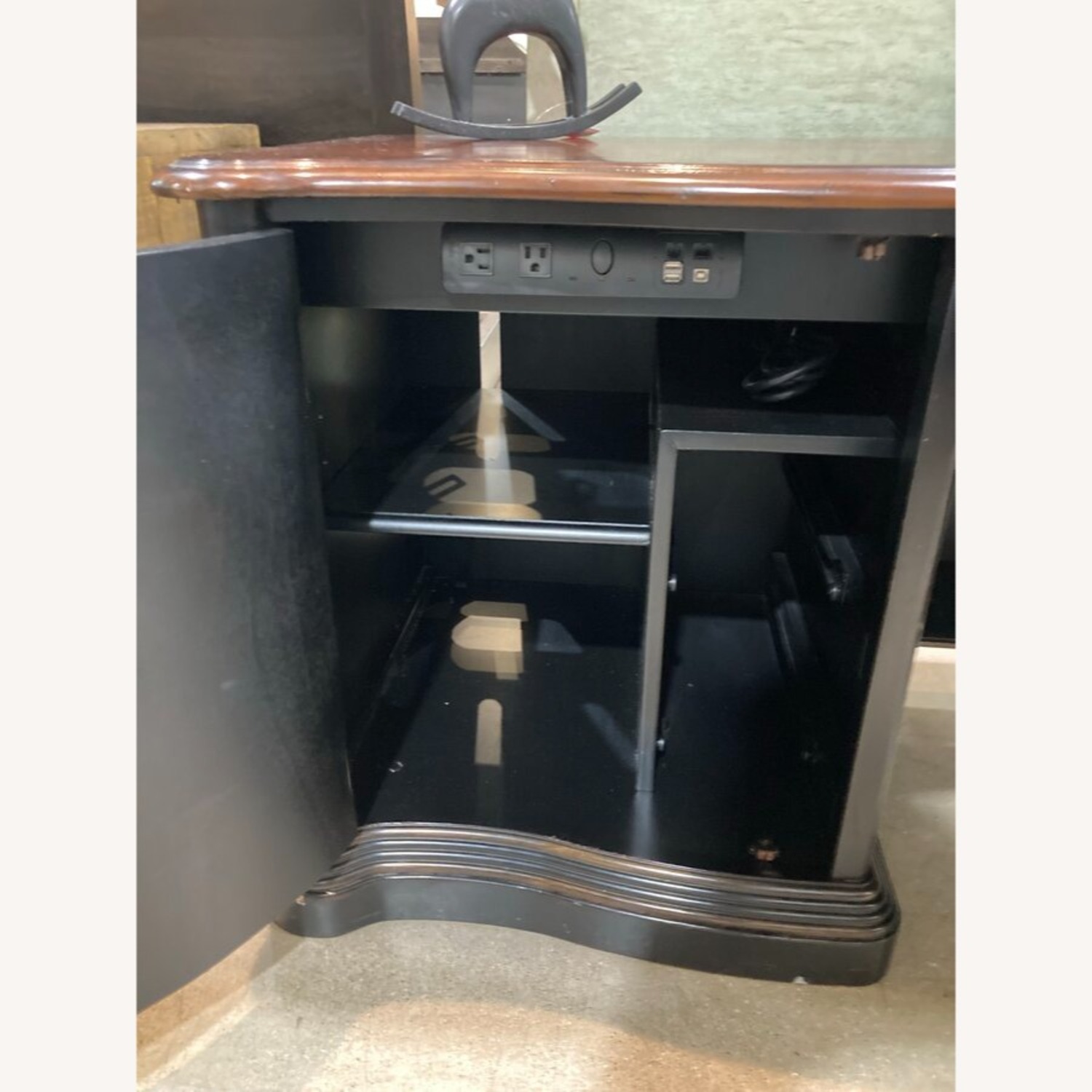 Hooker Furniture Executive Two-Door Desk - image-8