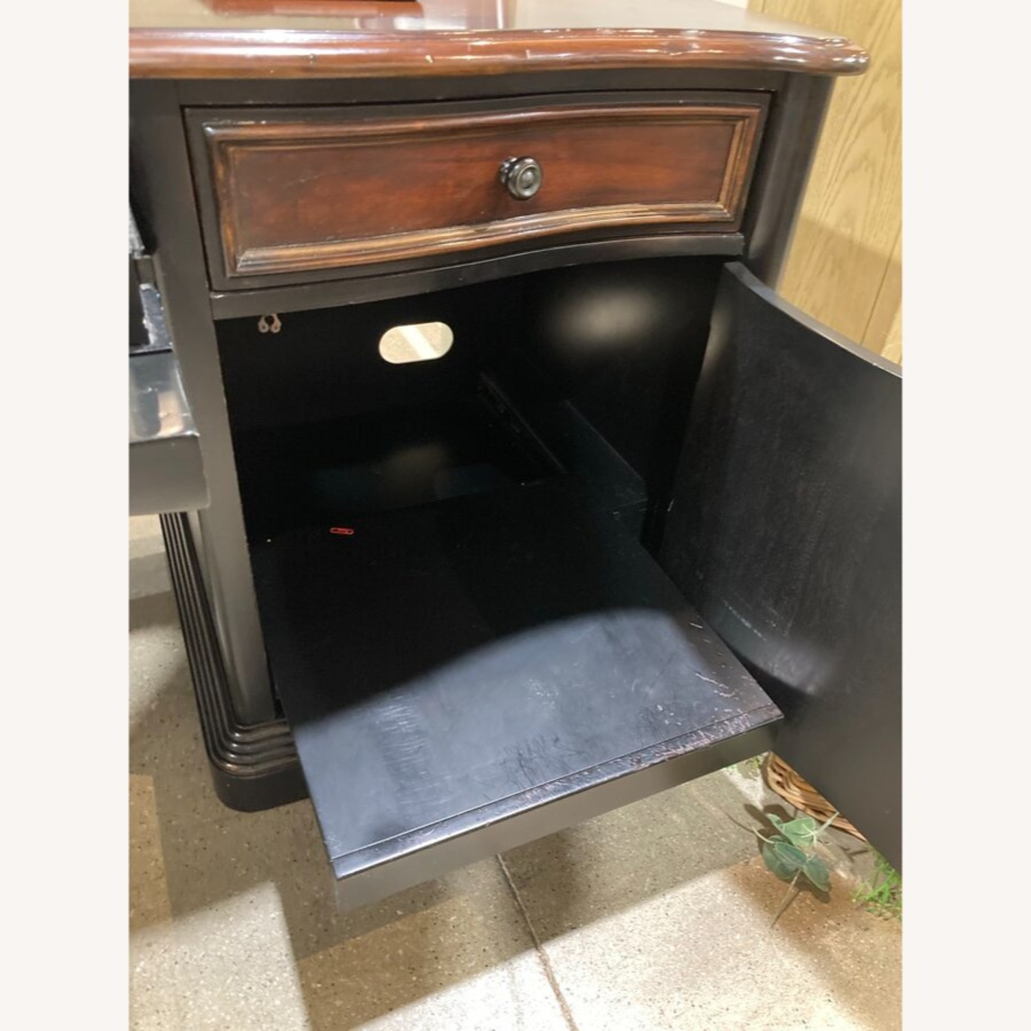 Hooker Furniture Executive Two-Door Desk - image-9