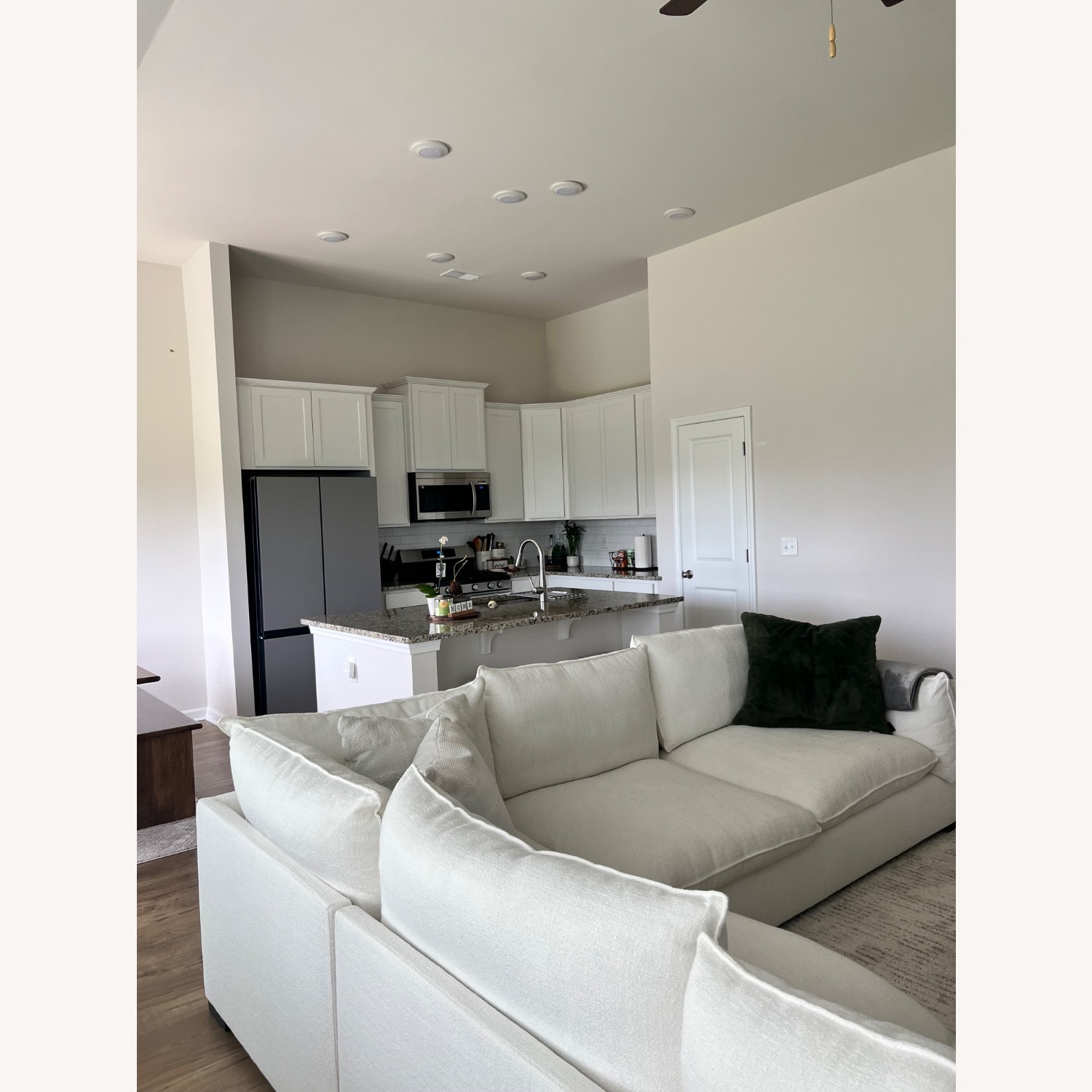 Rooms To Go White 3+ Piece Sectional - image-4