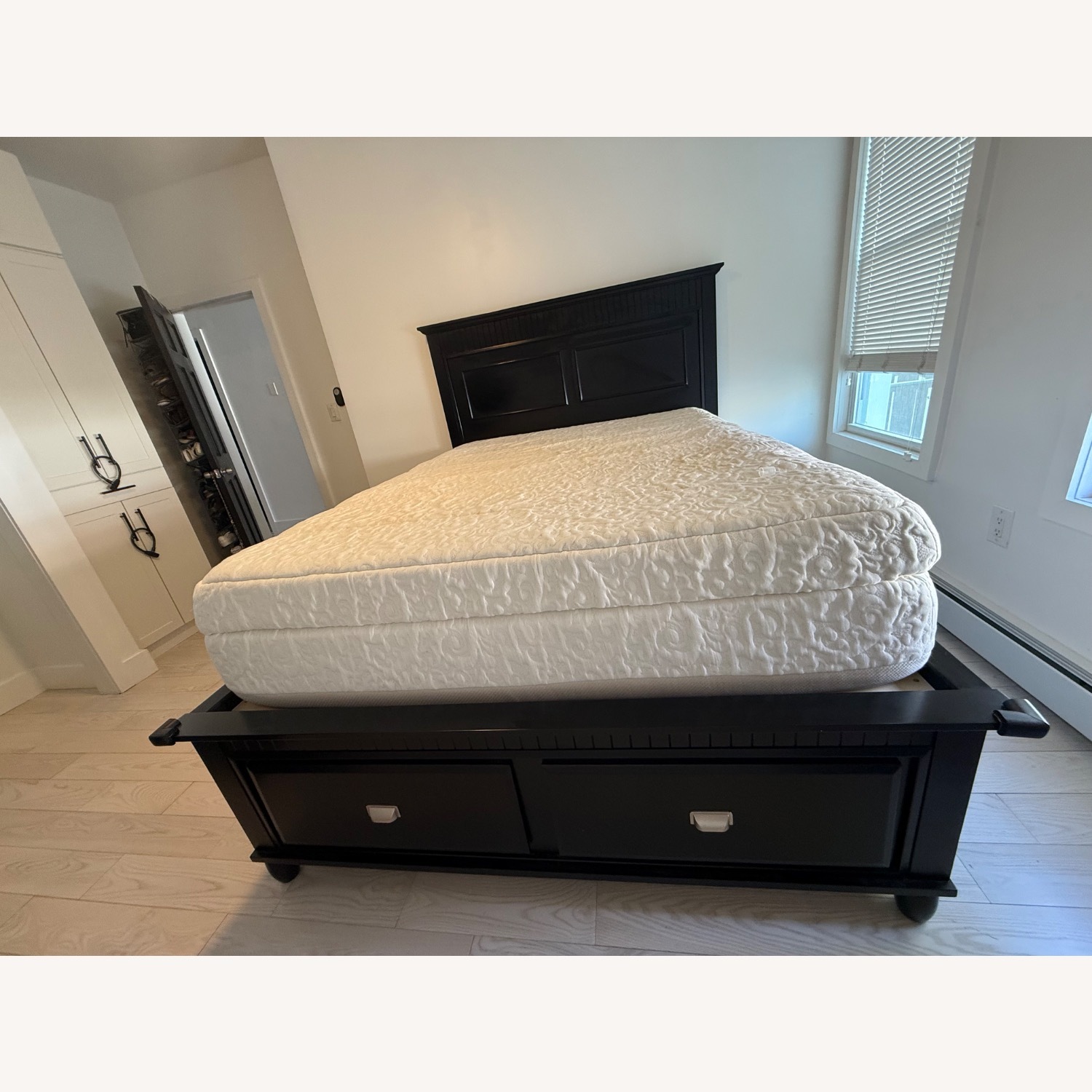 Bob's Discount Furniture Black Wood Queen Bed - image-2