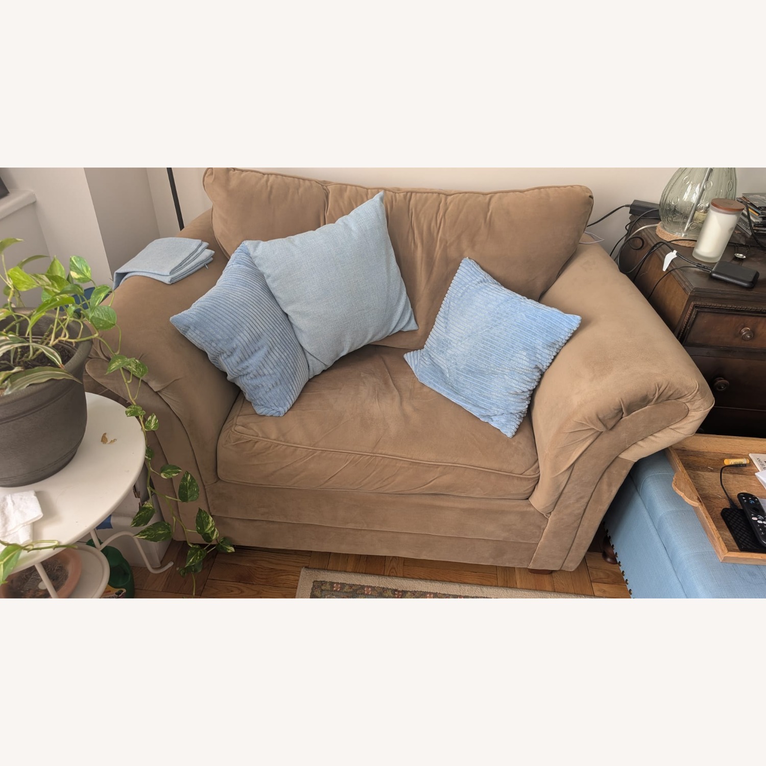 Bob's Discount Furniture Natural 3+ Seater Sofa - image-3