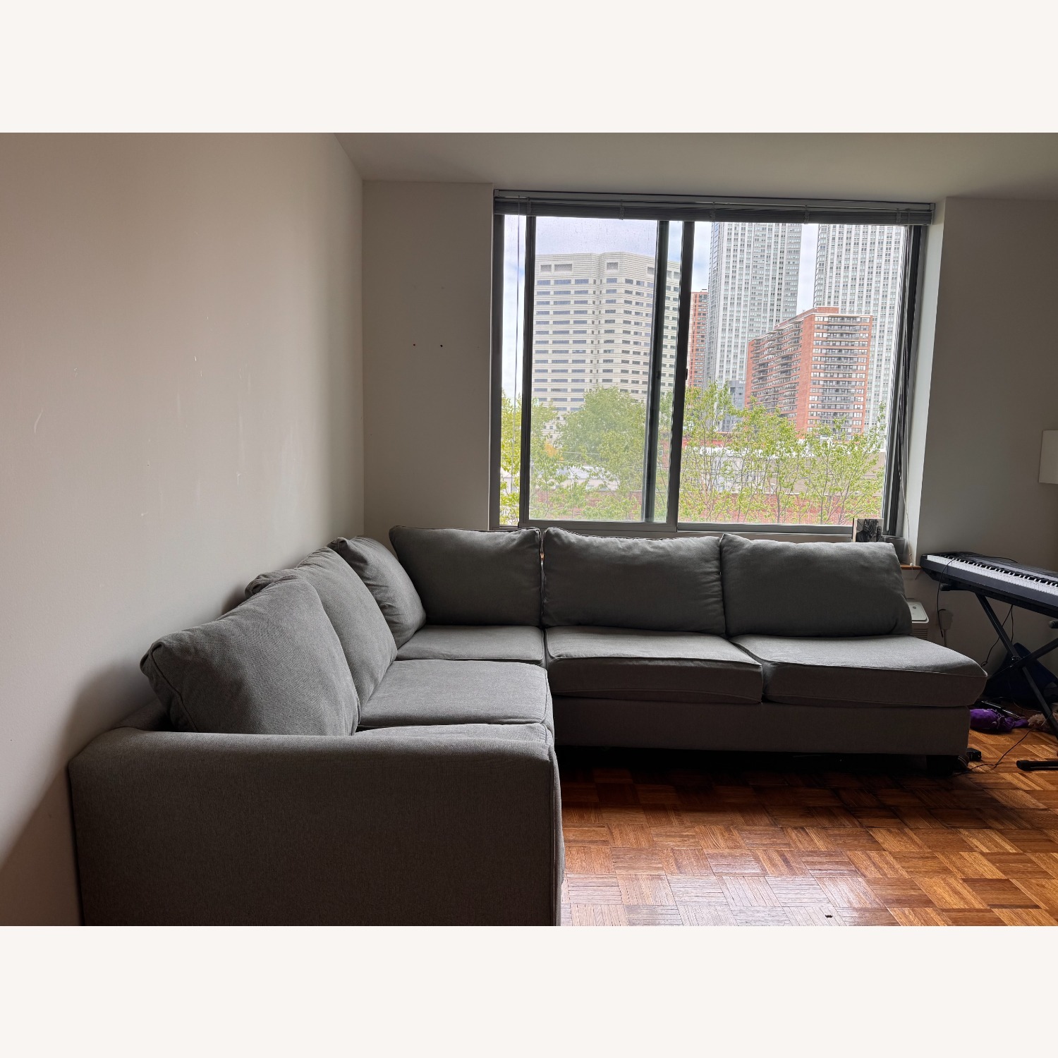 Raymour & Flanigan Daine Light Gray 3+ Piece Sectional - image-4