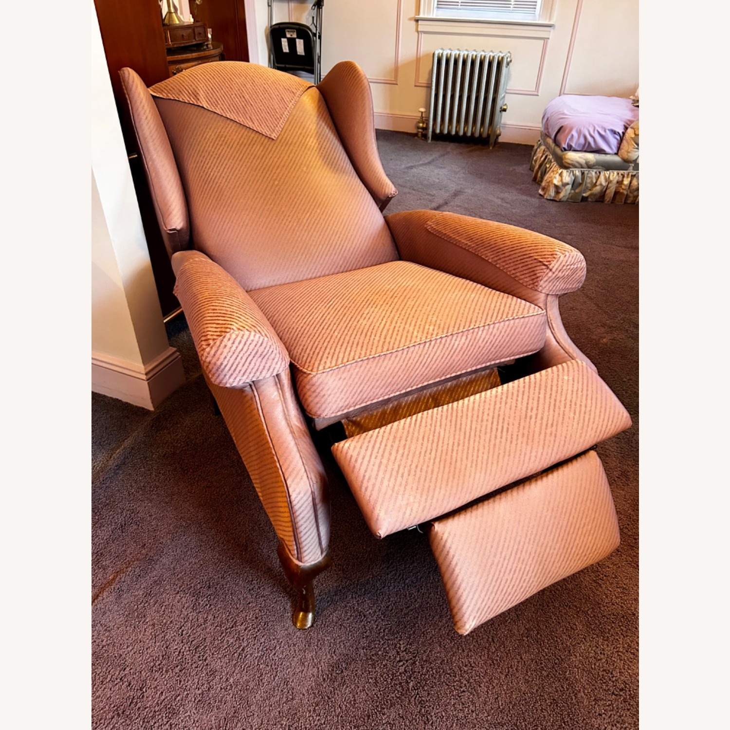 Ethan Allen Mauve Lavender Fabric Recliner - image-5