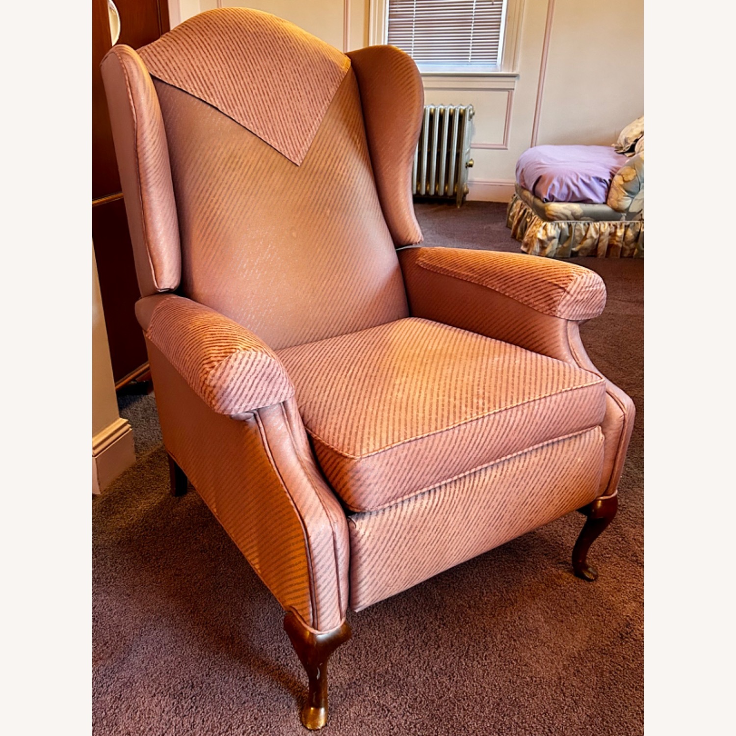 Ethan Allen Mauve Lavender Fabric Recliner - image-4
