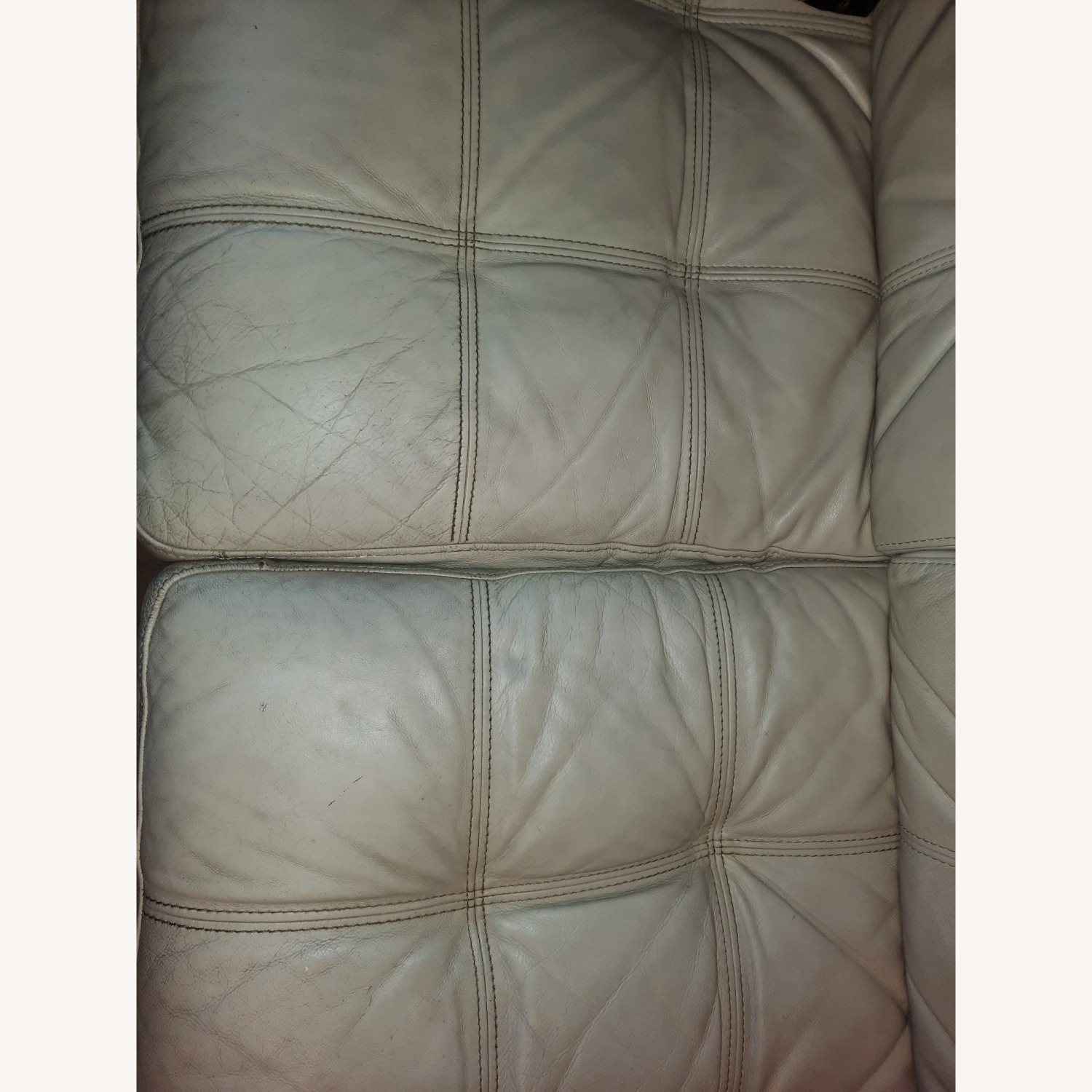 Rooms To Go  Leather 3+ Seater Sofa - image-1