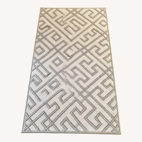 Used Stanton Carpet Light Gray Wool Blend Area Rug for sale on AptDeco