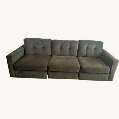 Used Rooms To Go  Green 3+ Piece Sectional for sale on AptDeco