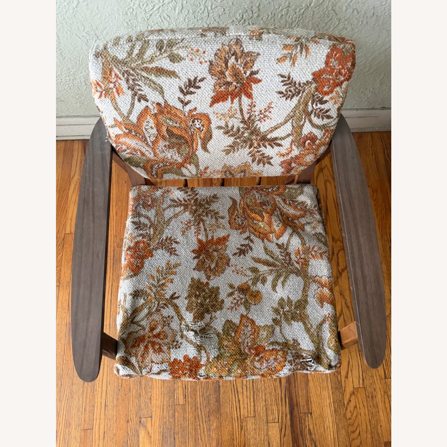Vintage/Antique Accent Chair - image-5